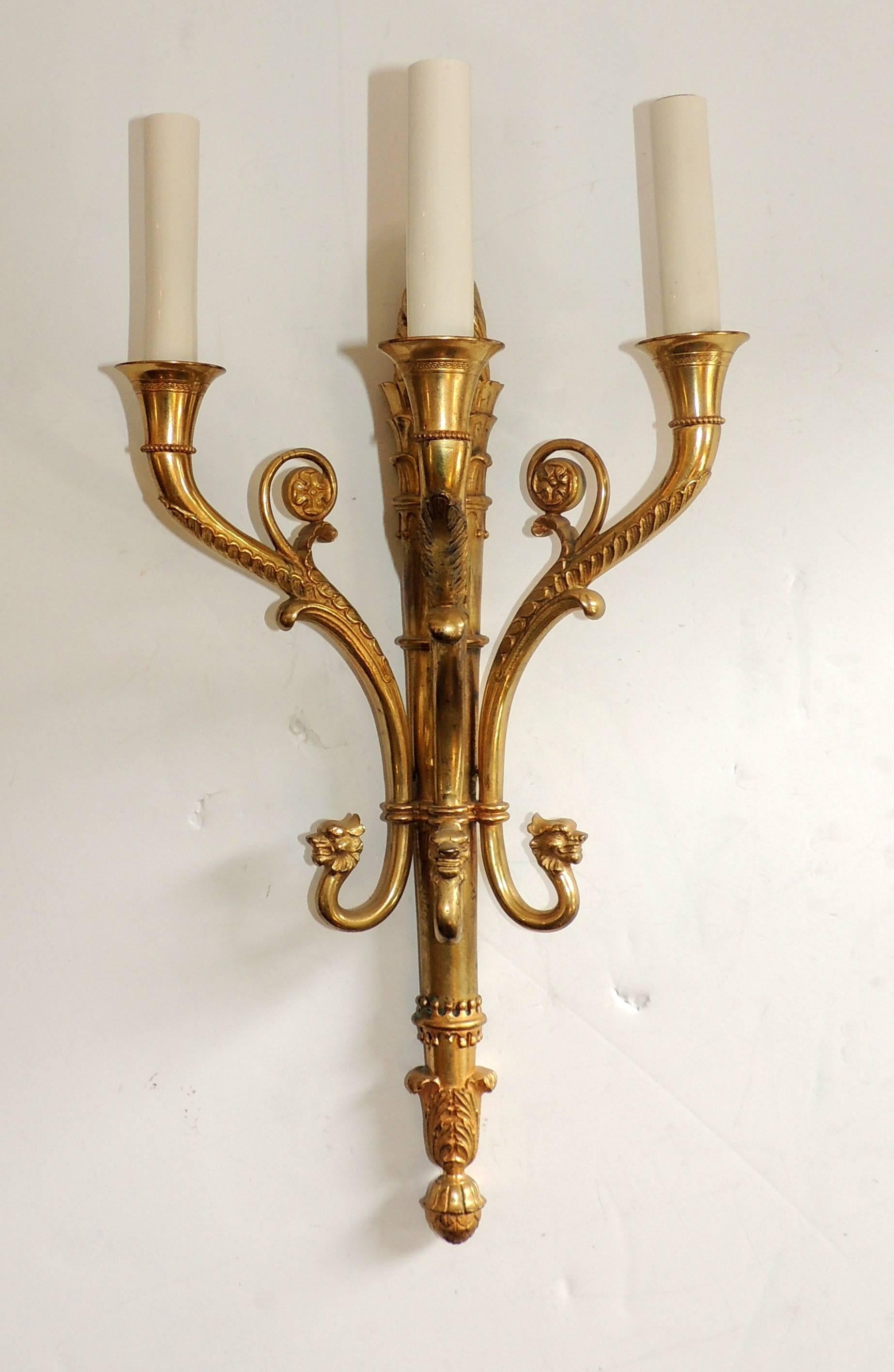 Early 20th Century Elegant Pair of Regency Neoclassical French Empire Gilt Doré Bronze Lion Sconces For Sale