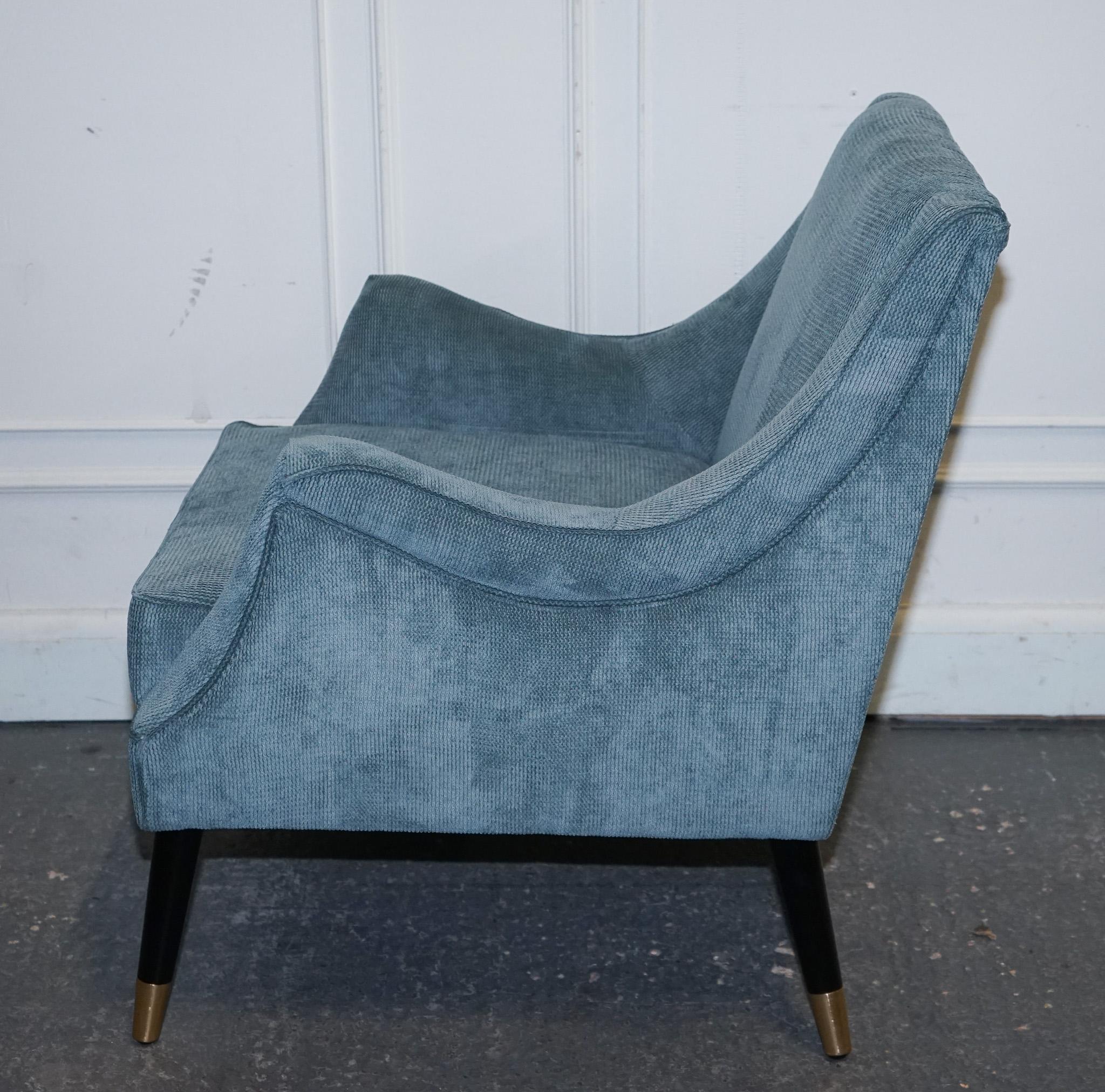 ELEGANT PALE BLUE VELVER SIDE CHAIR ARMCHAIR WiTH BLACK AND GOLD LEGS In Good Condition For Sale In Pulborough, GB