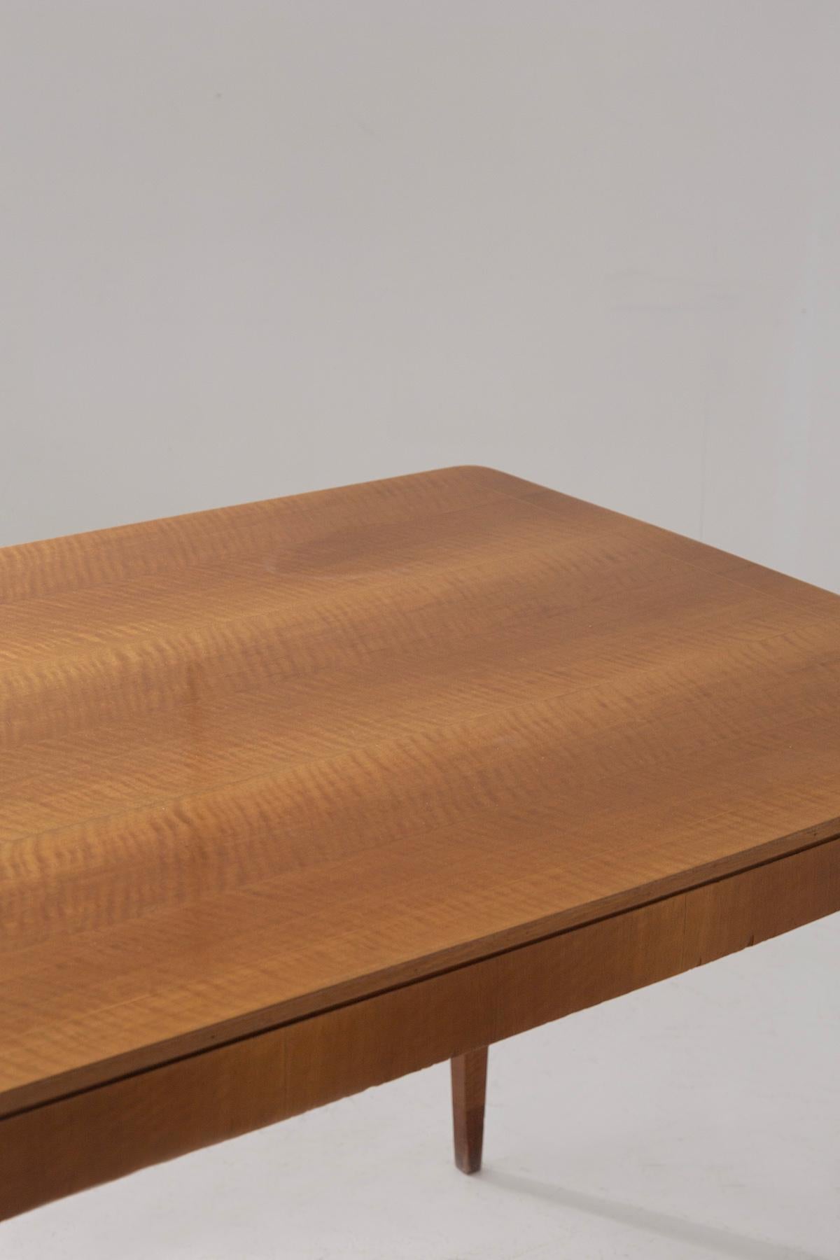 Elegant Paolo Buffa italian Mid Century Dining Table in vendita 4