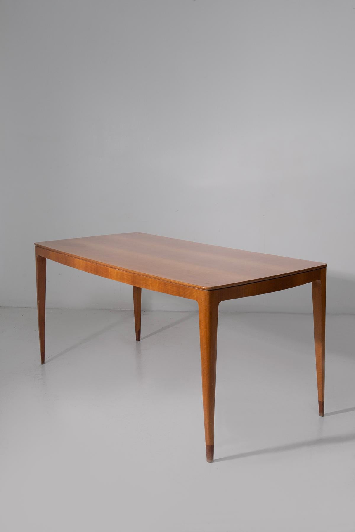 Mid-Century moderno Elegant Paolo Buffa italian Mid Century Dining Table in vendita