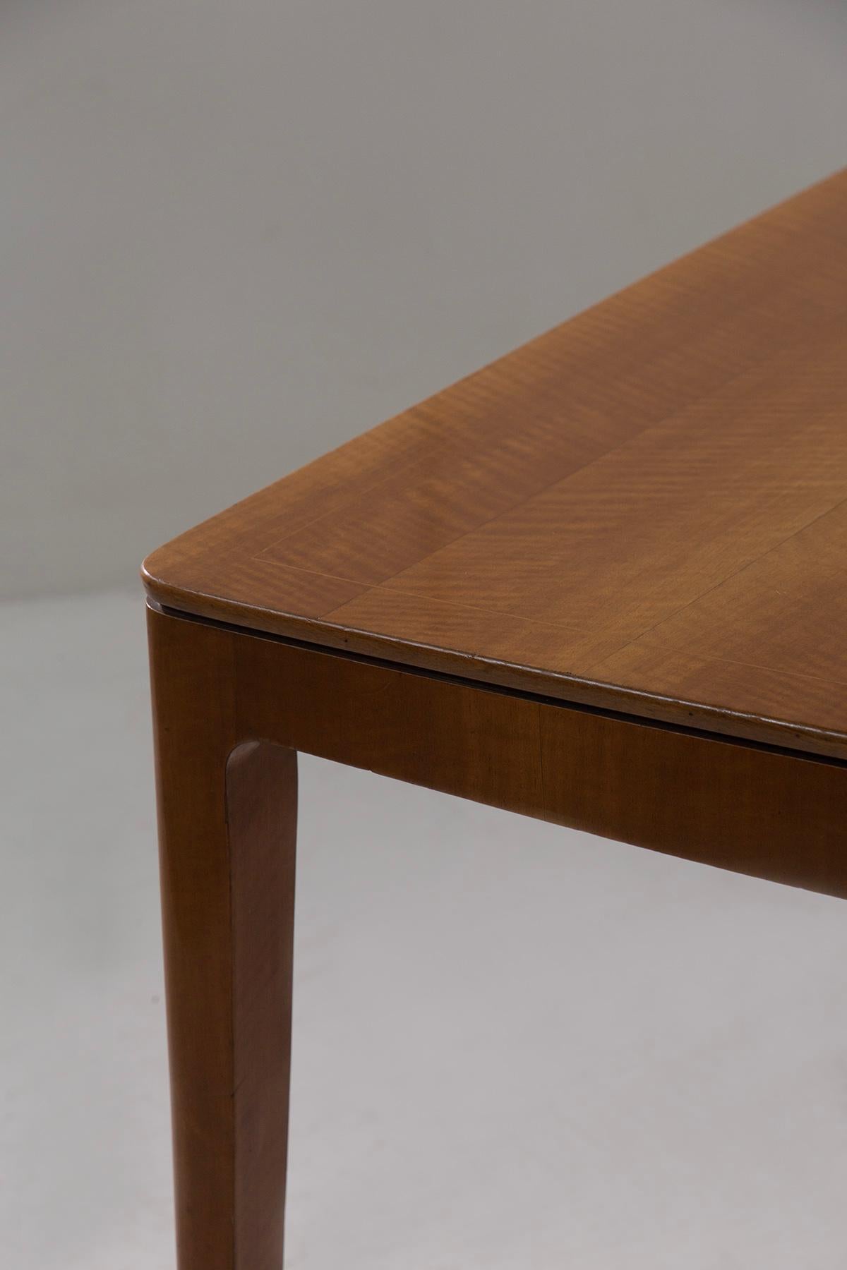 Mid-20th Century Elegant Paolo Buffa italian Mid Century Dining Table in vendita