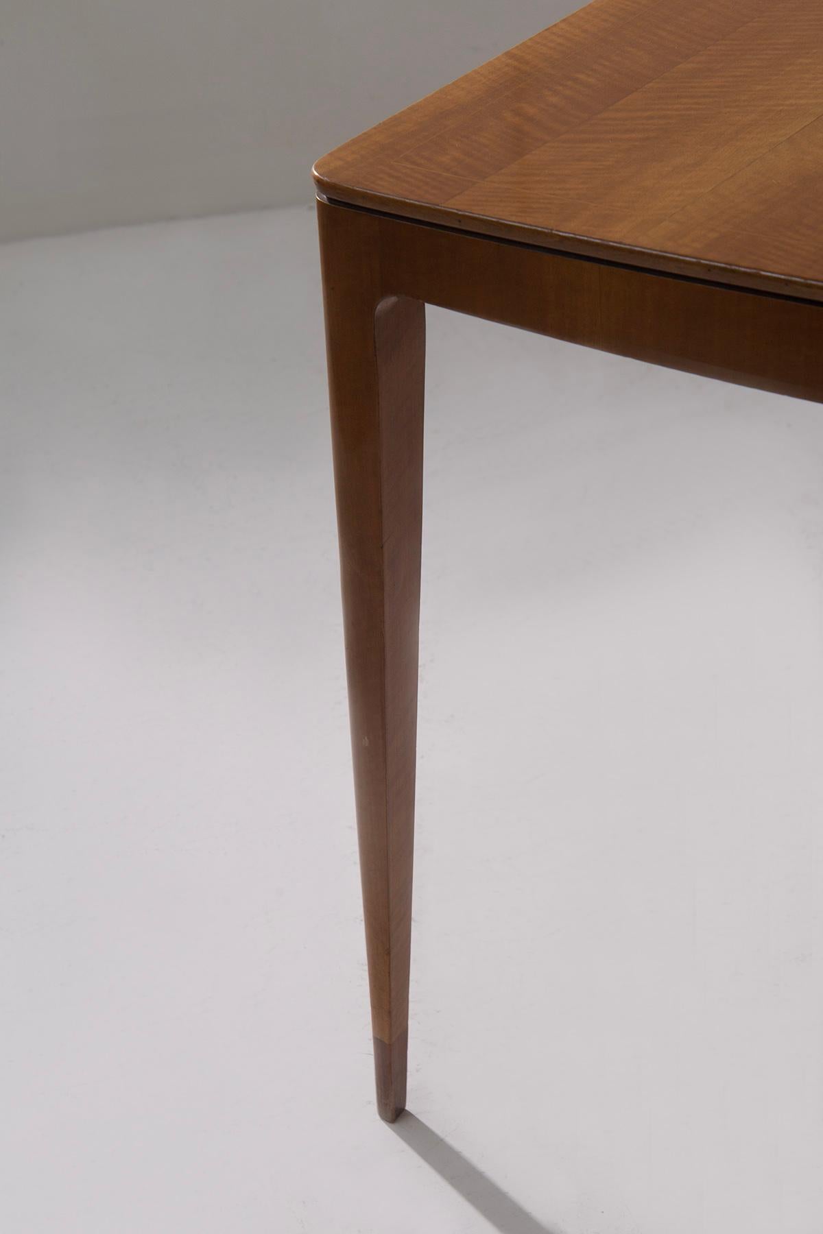 Elegant Paolo Buffa italian Mid Century Dining Table in vendita 1