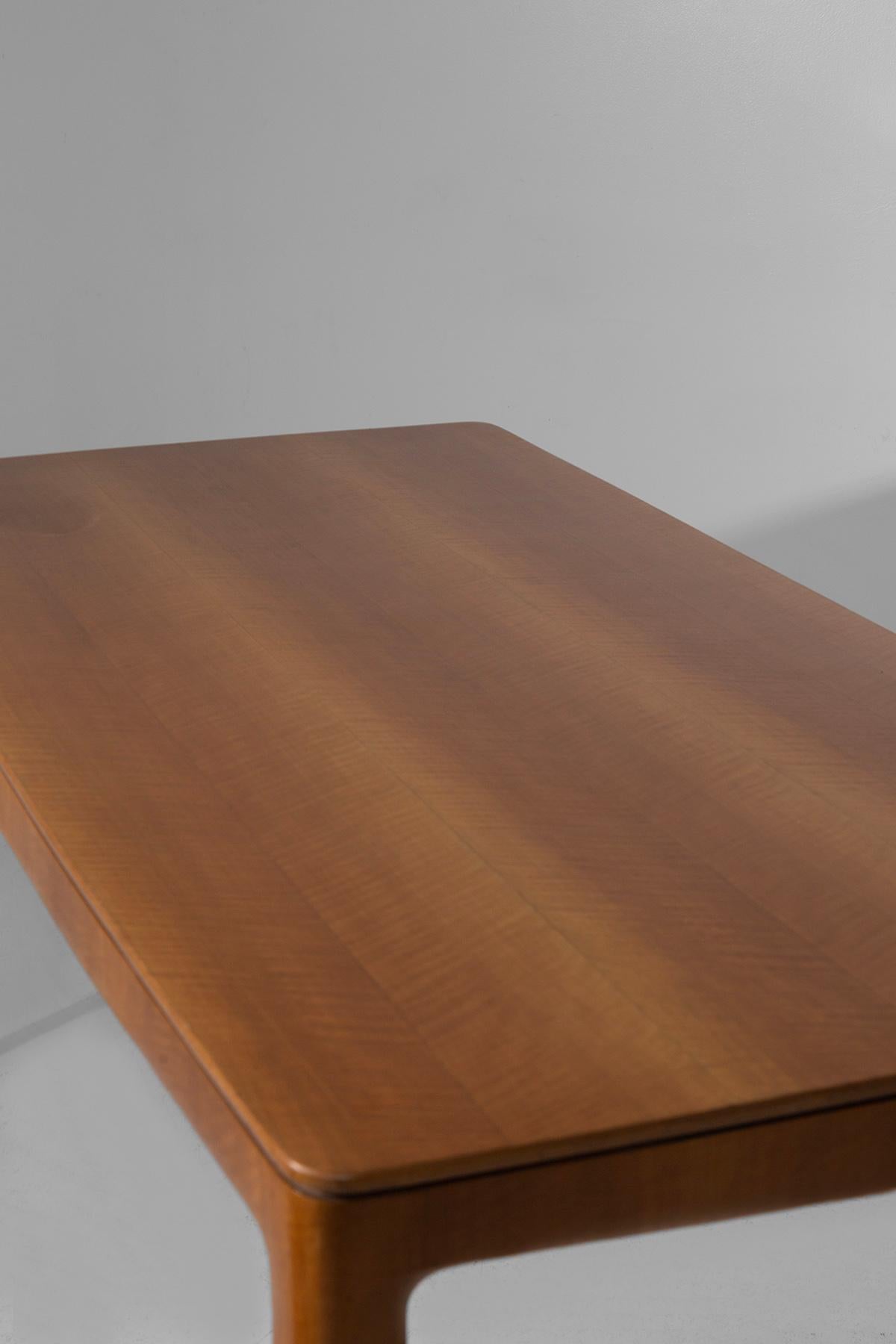 Elegant Paolo Buffa italian Mid Century Dining Table in vendita 2
