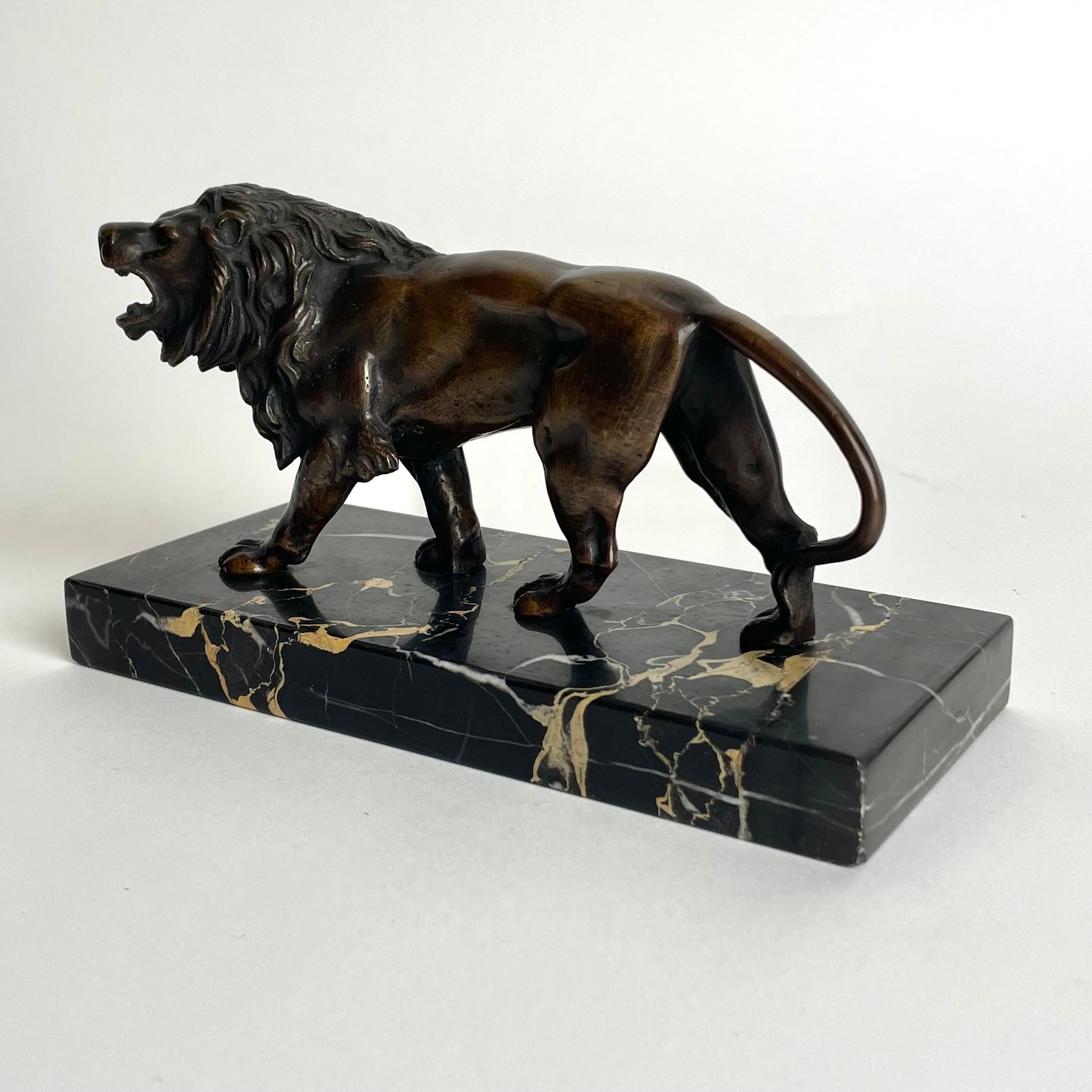 Eleganter Briefbeschwerer aus Bronze und Nero Portoro-Marmor. Ende 19. Jahrhundert im Zustand „Gut“ im Angebot in Knivsta, SE