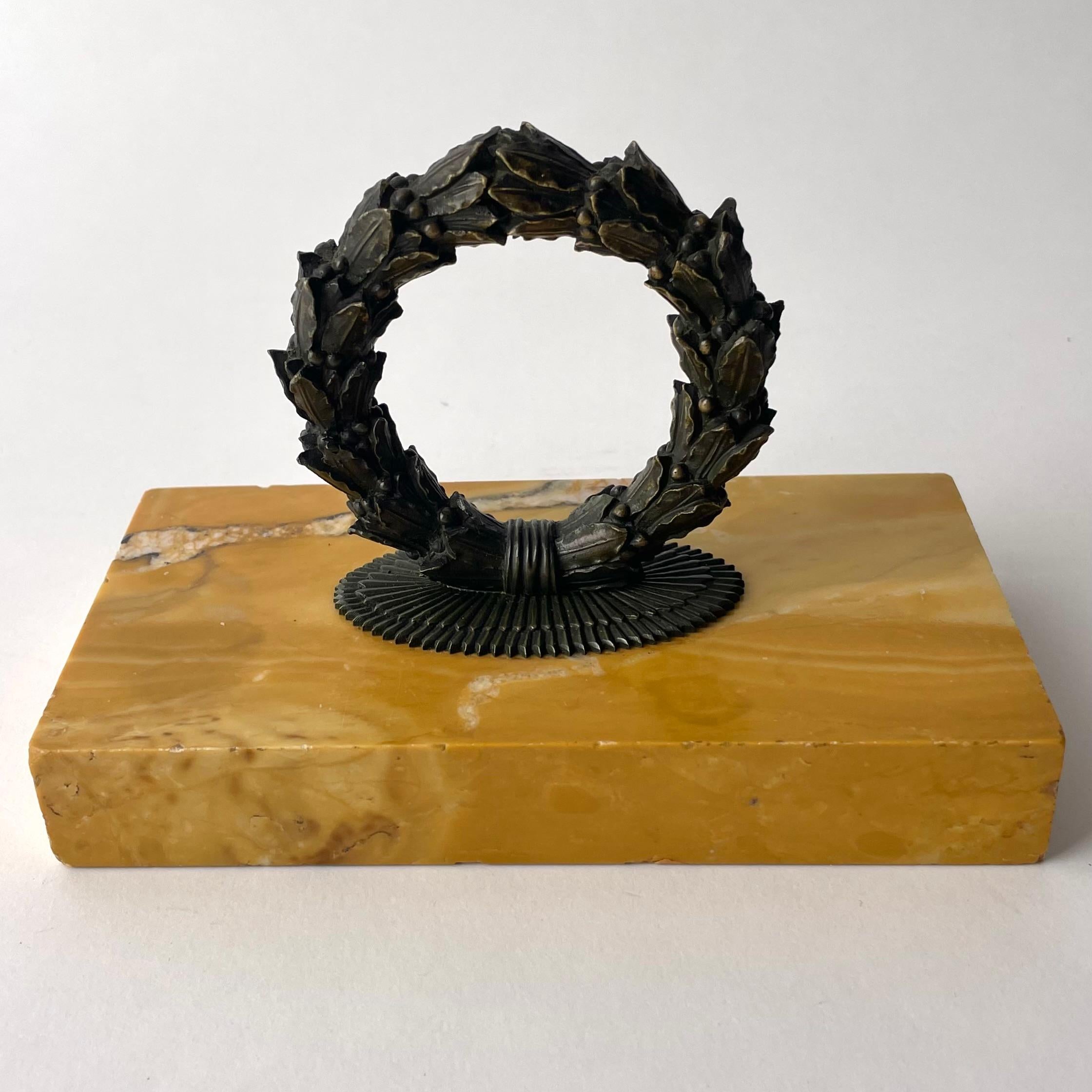 Early 19th Century Elegant Paperweight in dark patinated bronze and marble. Empire 1820s For Sale