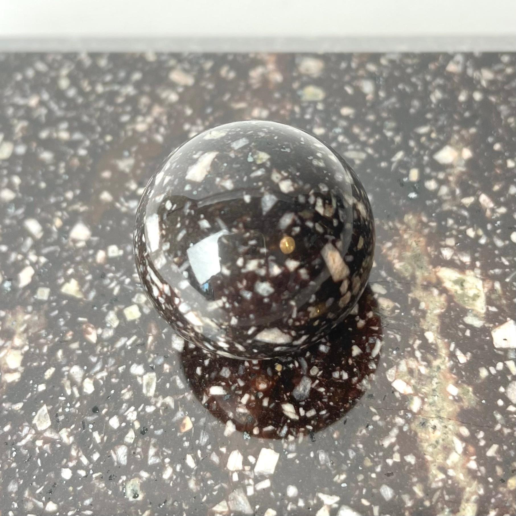 Elegant Paperweight in Swedish Porphyry from the Early 19th Century 2