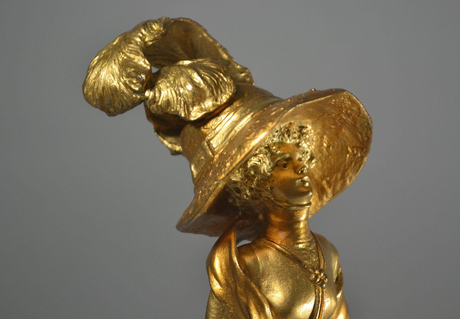 Elegant parisian lady with a hat. Georges Flamand bronze sculpture 5