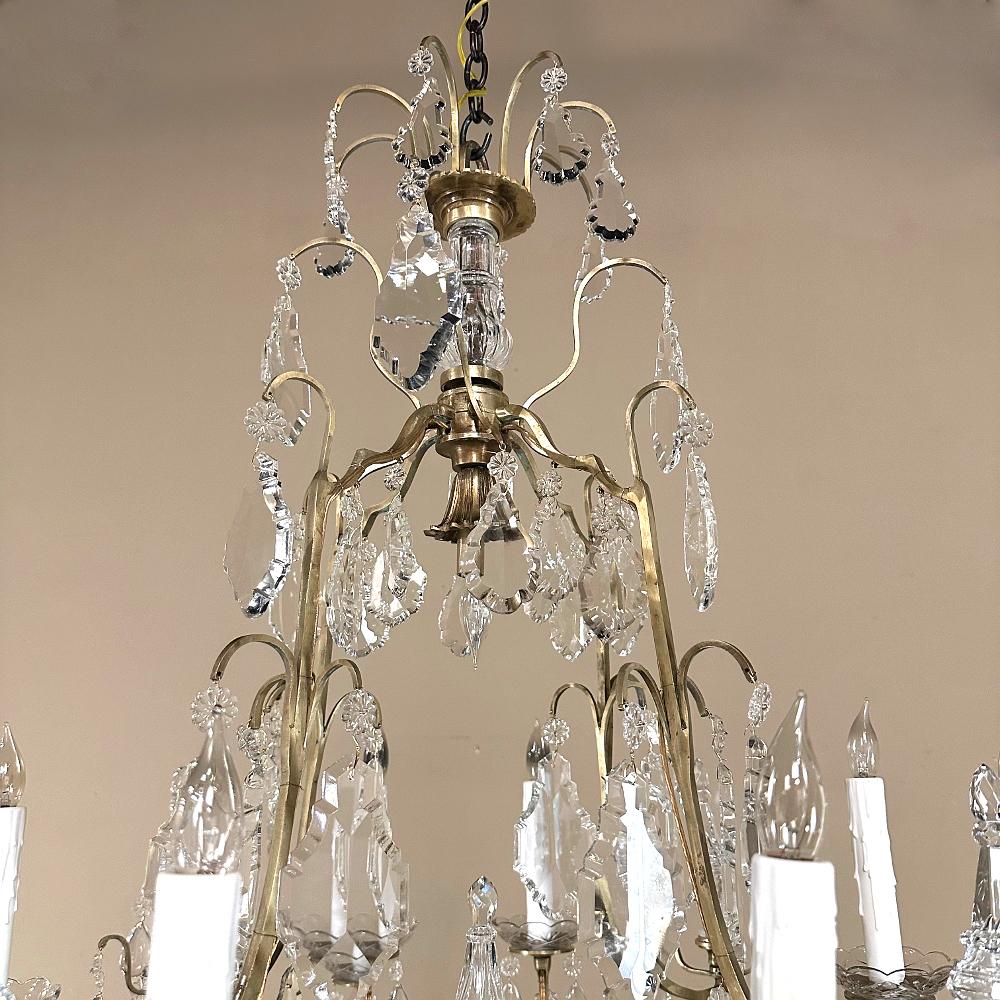 Elegant Parisian Style Brass and Cut Crystal Chandelier In Excellent Condition For Sale In Dallas, TX