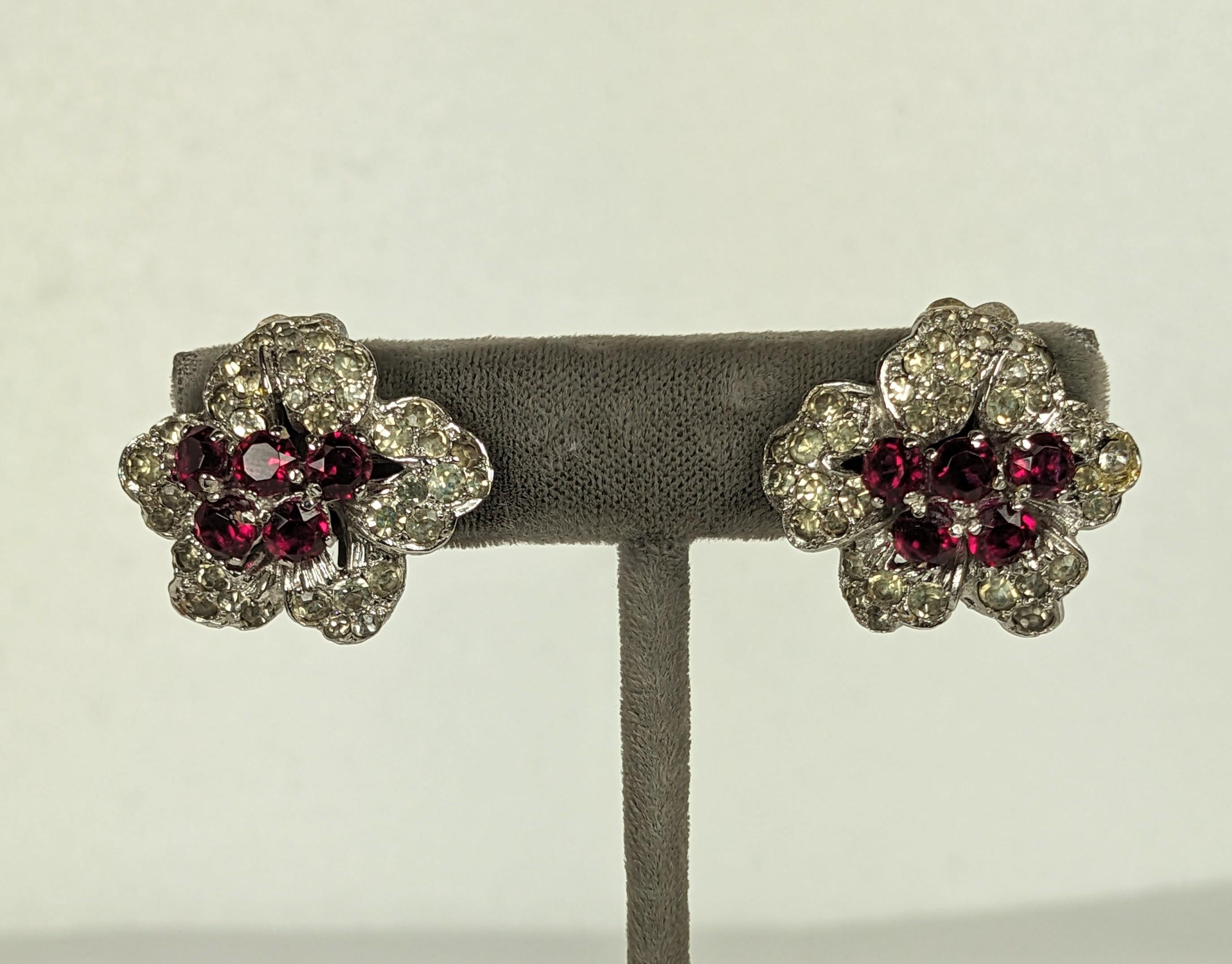 Elegante Blumenkopf-Ohrringe aus Paste im Zustand „Gut“ im Angebot in New York, NY