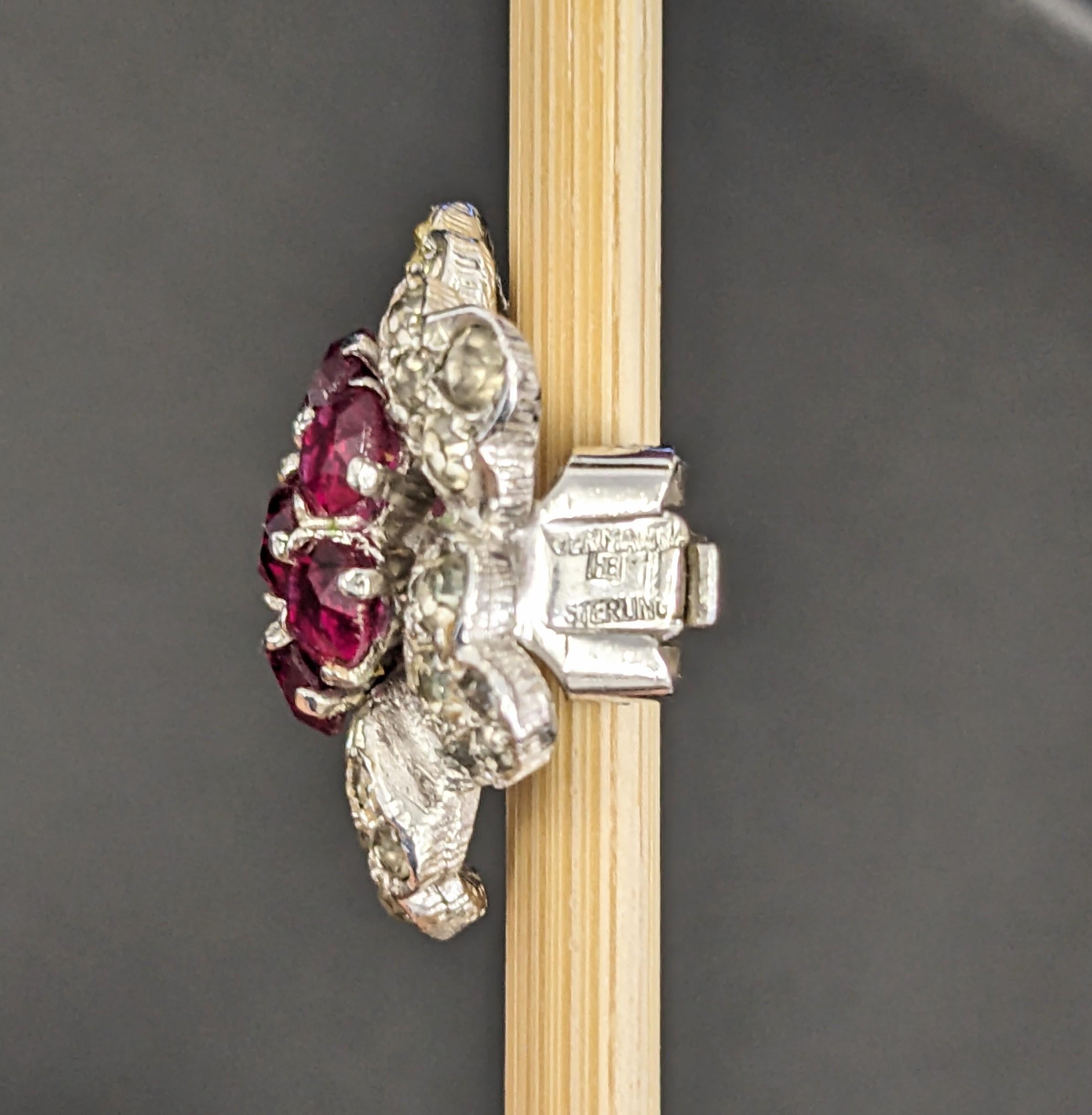 Elegante Blumenkopf-Ohrringe aus Paste im Angebot 1