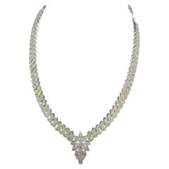 Collana di diamanti a forma di pera
