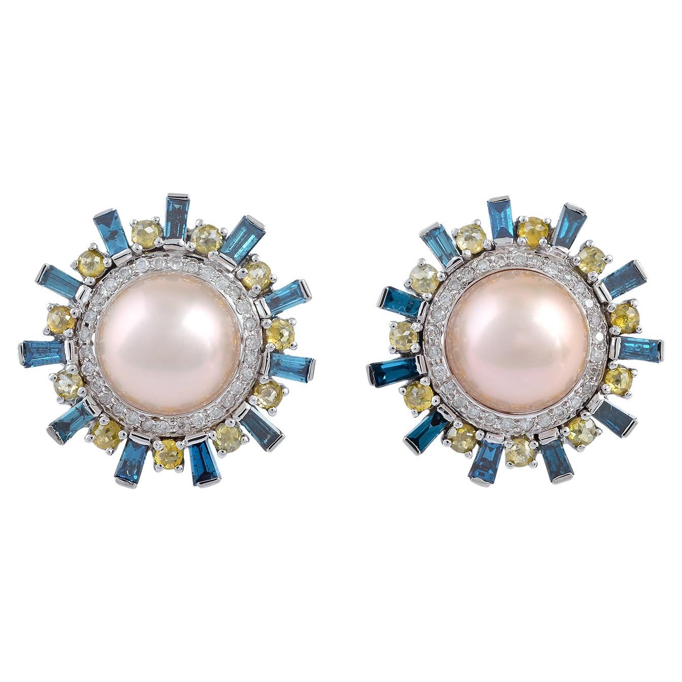 Elegant Pearl Center Minimal Studs with Mixed Diamond Accents In 18k Gold (Boucles d
oreilles minimales avec centre en perle et accents en diamants mixtes en or 18k)