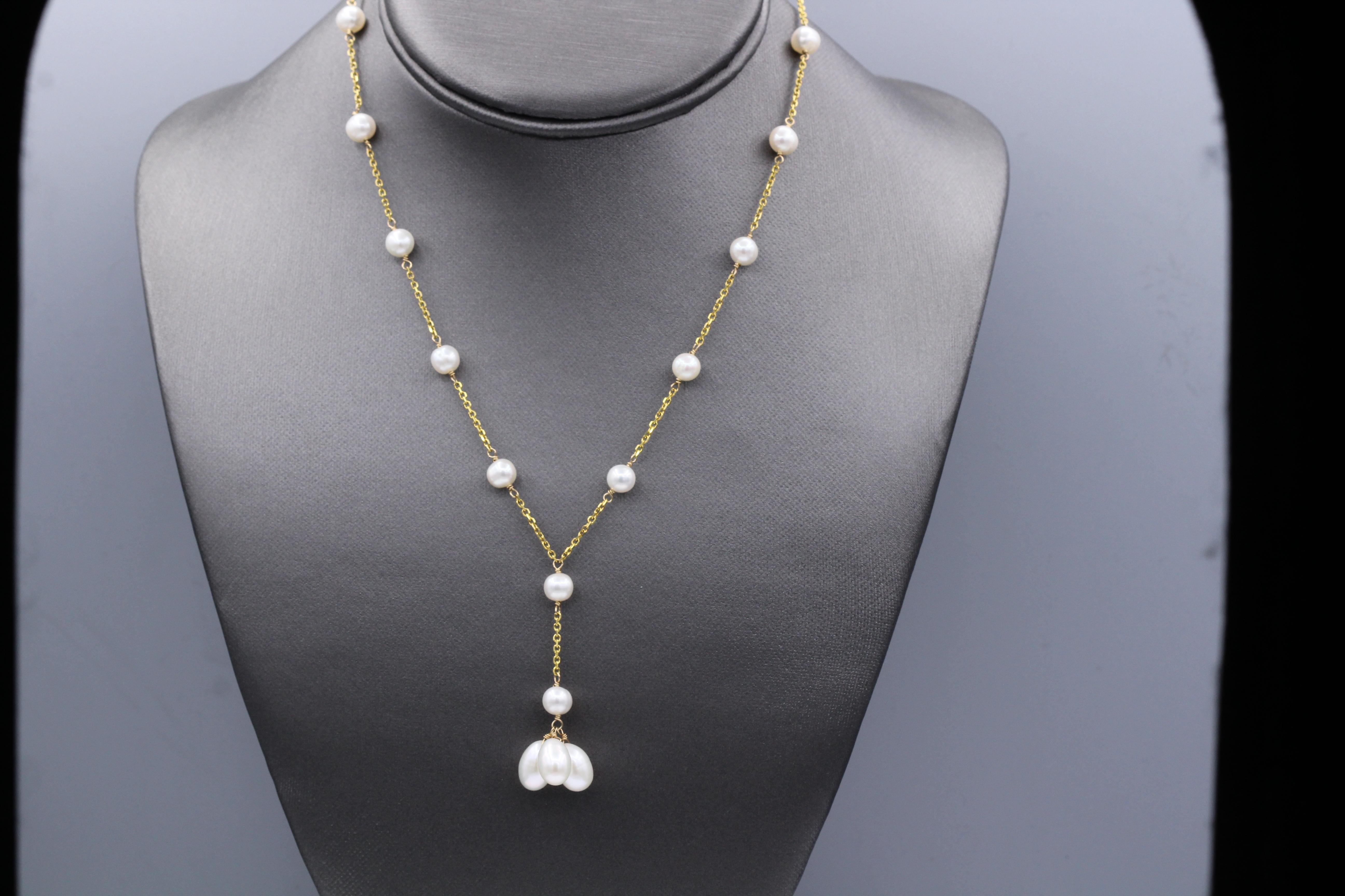 Collier élégant de perles en or jaune 14 carats, style fil de fer perlé et perles pendantes Pour femmes en vente