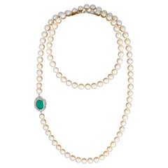 Elegant Pearl Necklace with Green Agate and Rose-Cut Diamond Gold Clasp