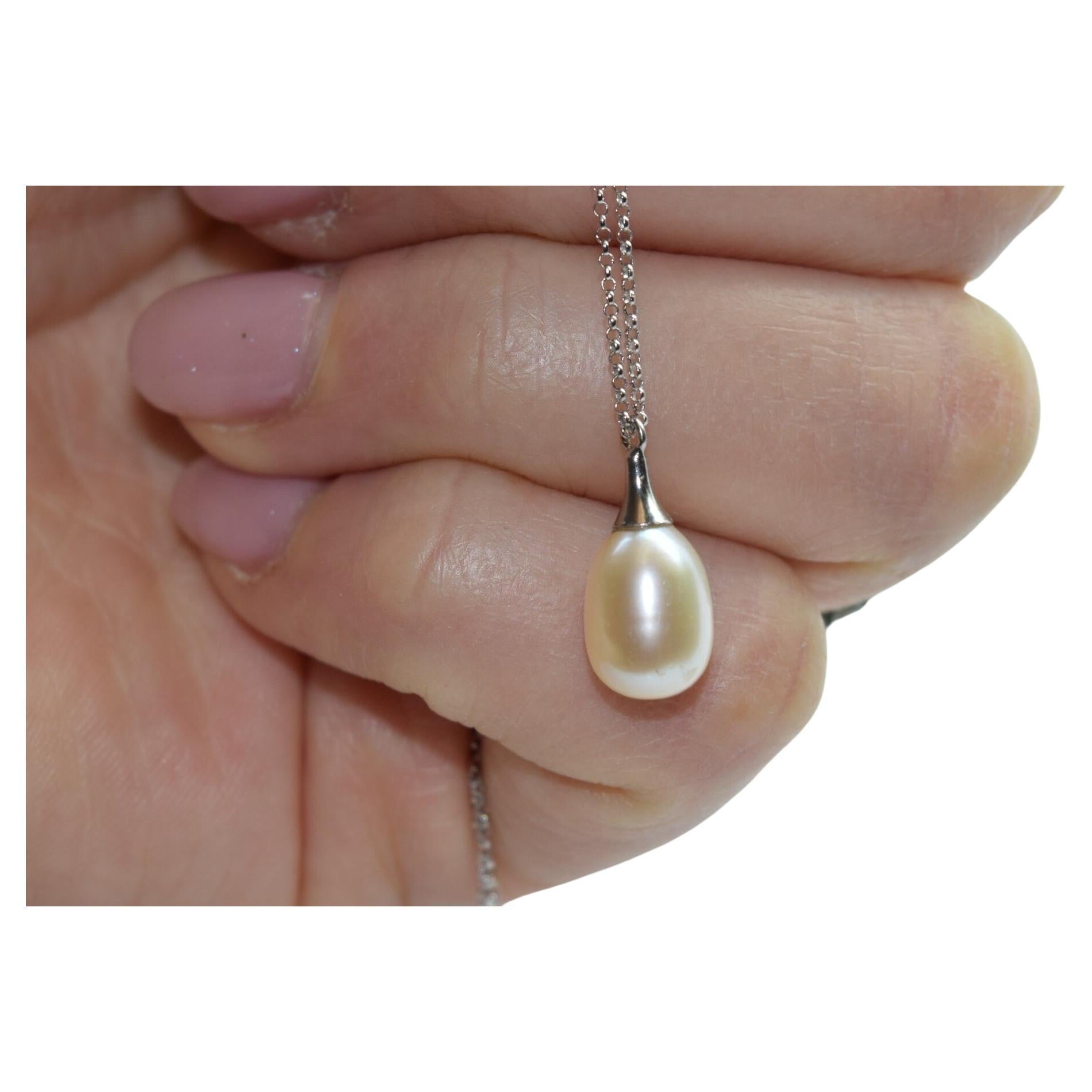 Elegant pearl necklace for everyday wear, the design is slick and modern, no mess just a beautiful pearl in the elongated sit and high quality link chain 16 and extention to 18 inches long.

Certificate of authenticity comes with purchase!

ABOUT