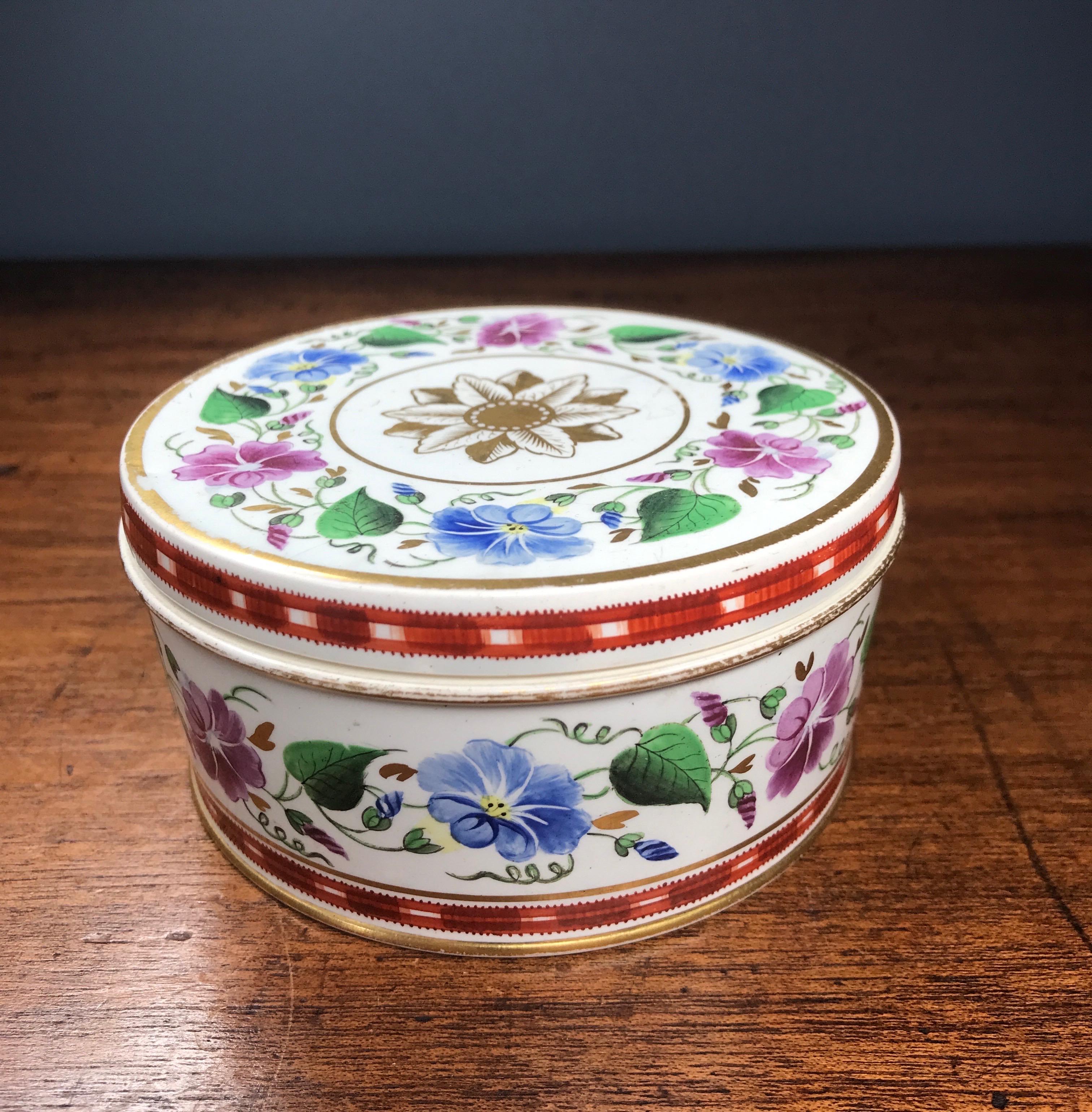 Elegant Pearlware Box, Convolvulus & Gilt Decoration, c. 1825 In Good Condition For Sale In Geelong, Victoria
