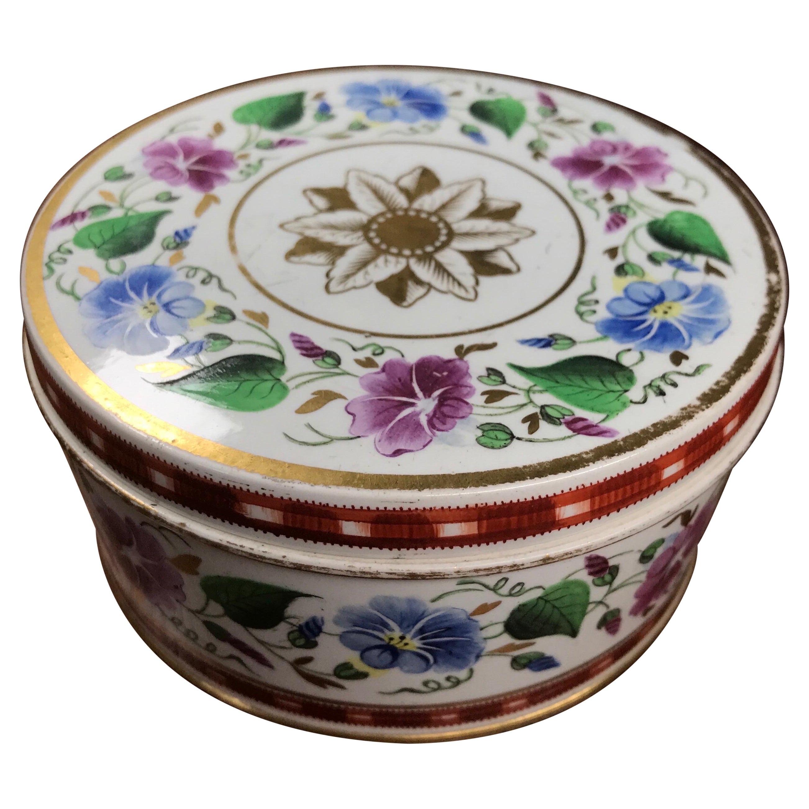 Elegant Pearlware Box, Convolvulus 
Gilt Decoration, c. 1825 For Sale