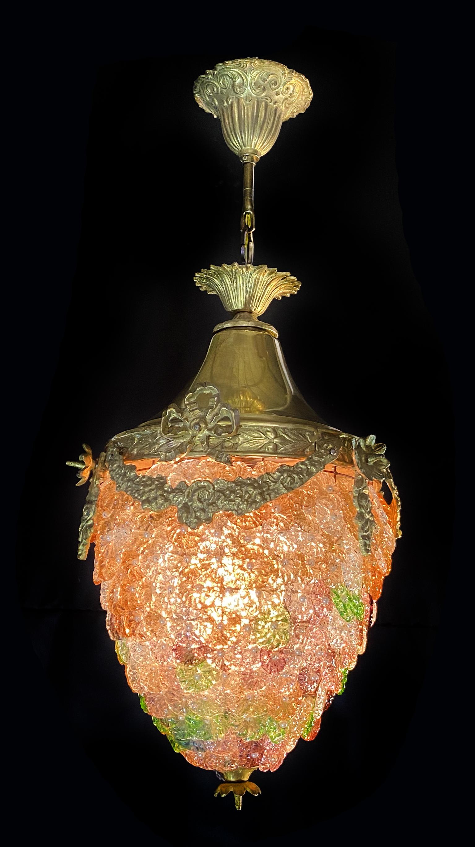 Elegante lampadario a sospensione con fiori in vetro, Murano, anni '50 in vendita 2
