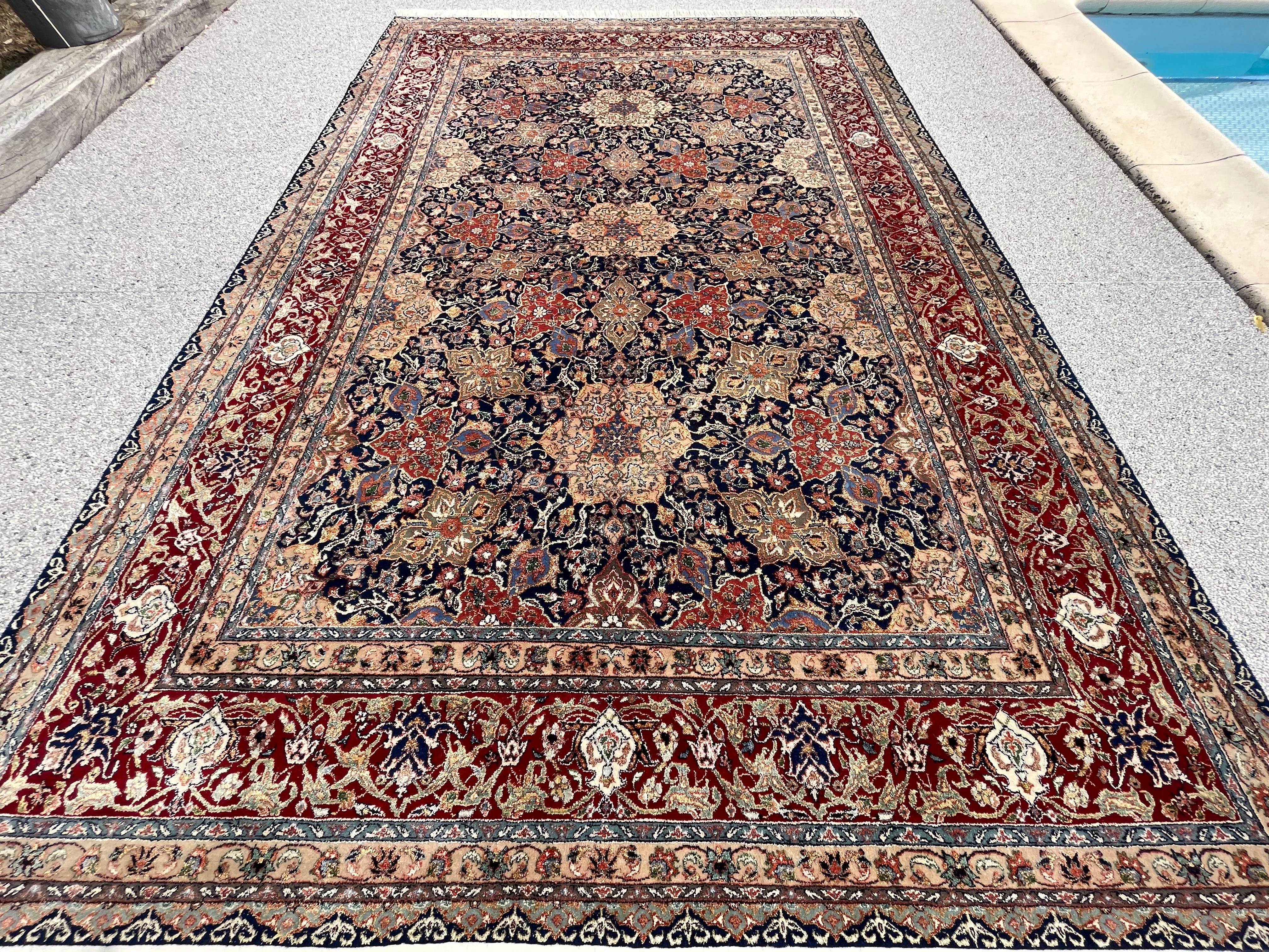 Elegant Persian Rug, Indo-Ispahan in Wool and Silk on Silk, Extra Fine Quality For Sale 5