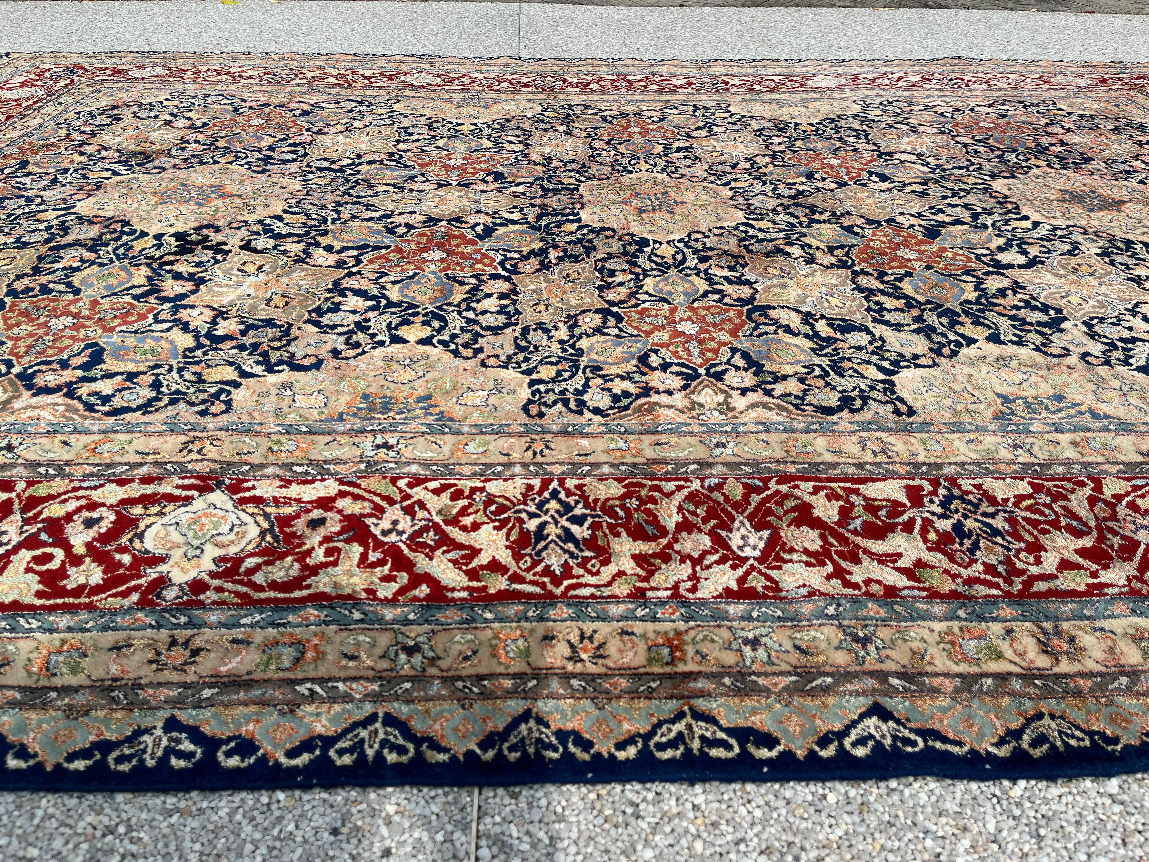 Elegant Persian Rug, Indo-Ispahan in Wool and Silk on Silk, Extra Fine Quality For Sale 7