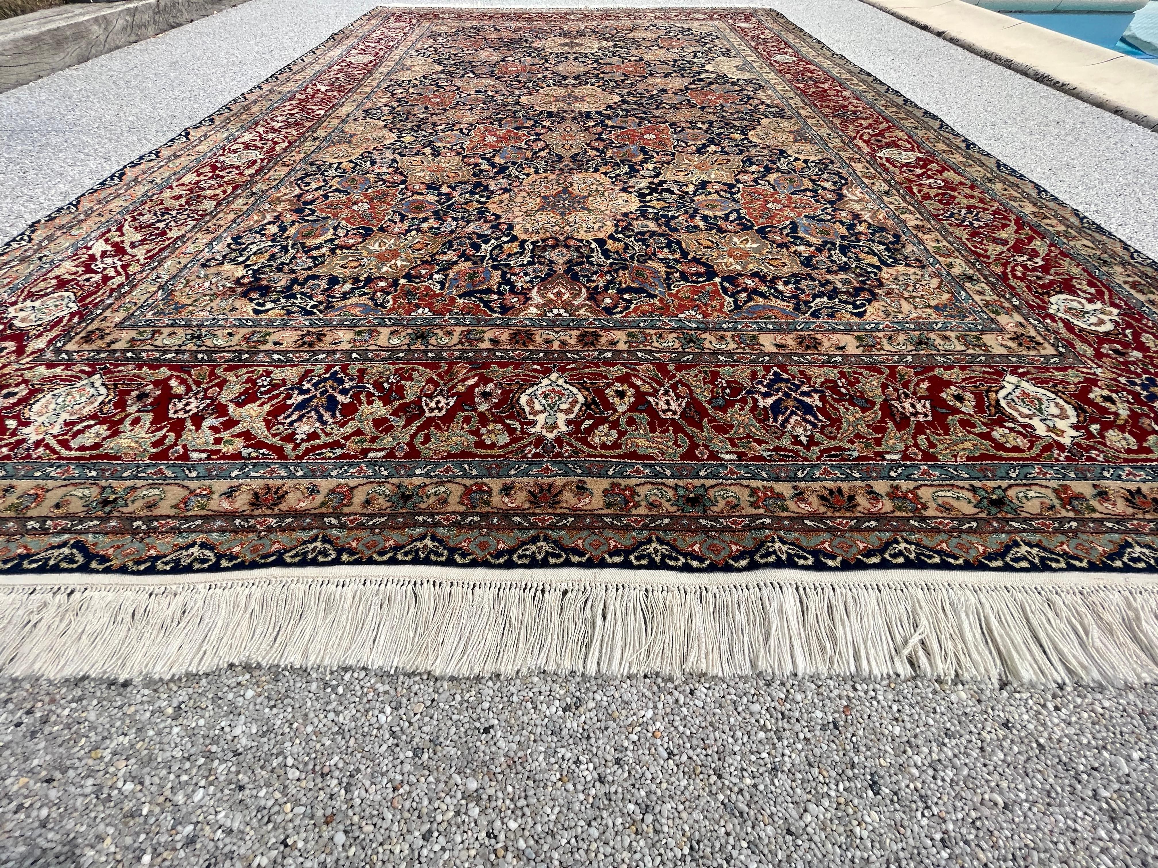 Elegant Persian Rug, Indo-Ispahan in Wool and Silk on Silk, Extra Fine Quality For Sale 9