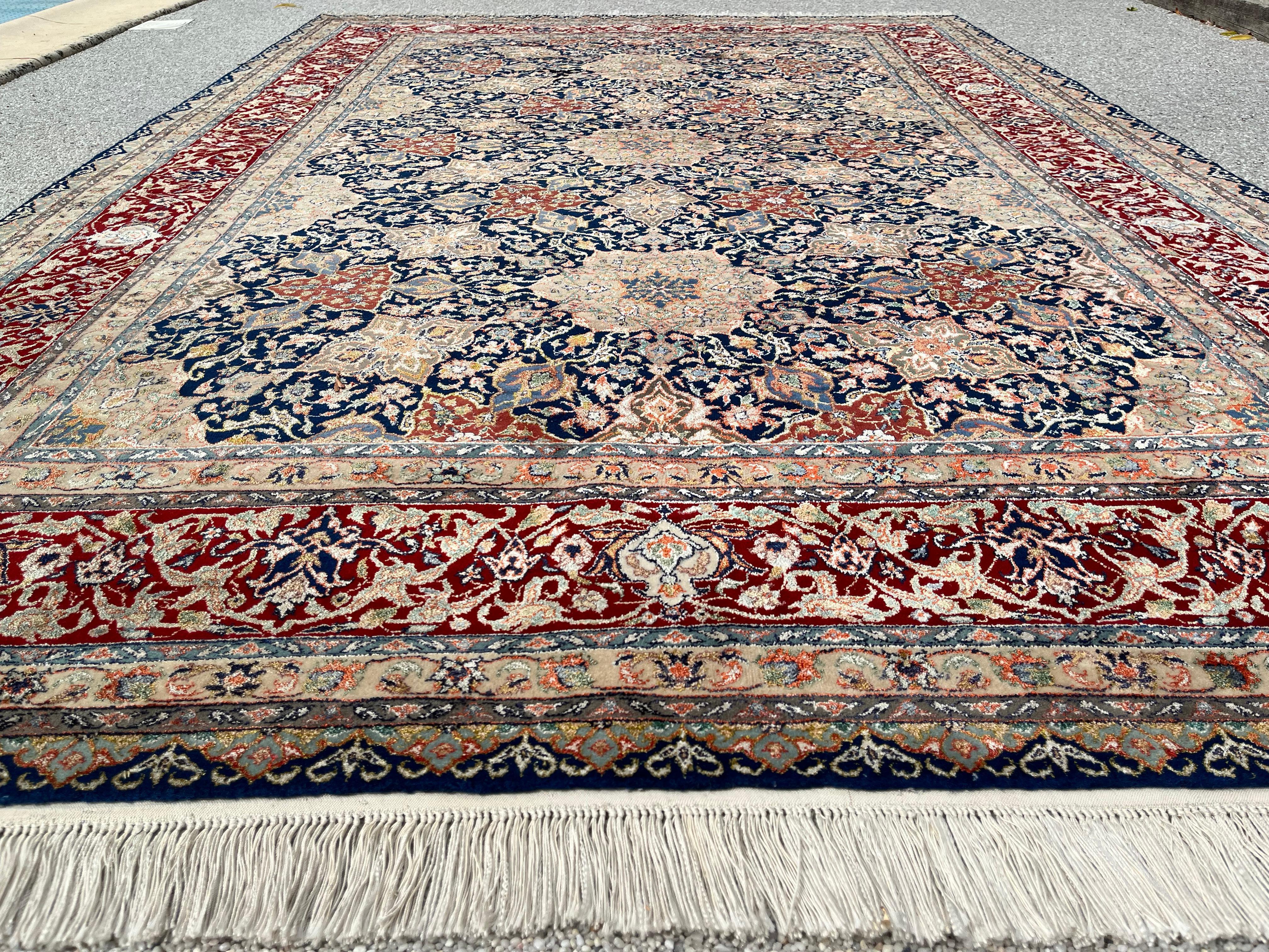 Elegant Persian Rug, Indo-Ispahan in Wool and Silk on Silk, Extra Fine Quality For Sale 10