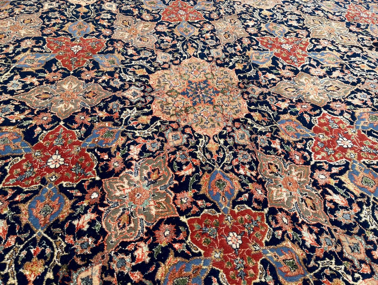 Elegant Persian Rug, Indo-Ispahan in Wool and Silk on Silk, Extra Fine Quality For Sale 11