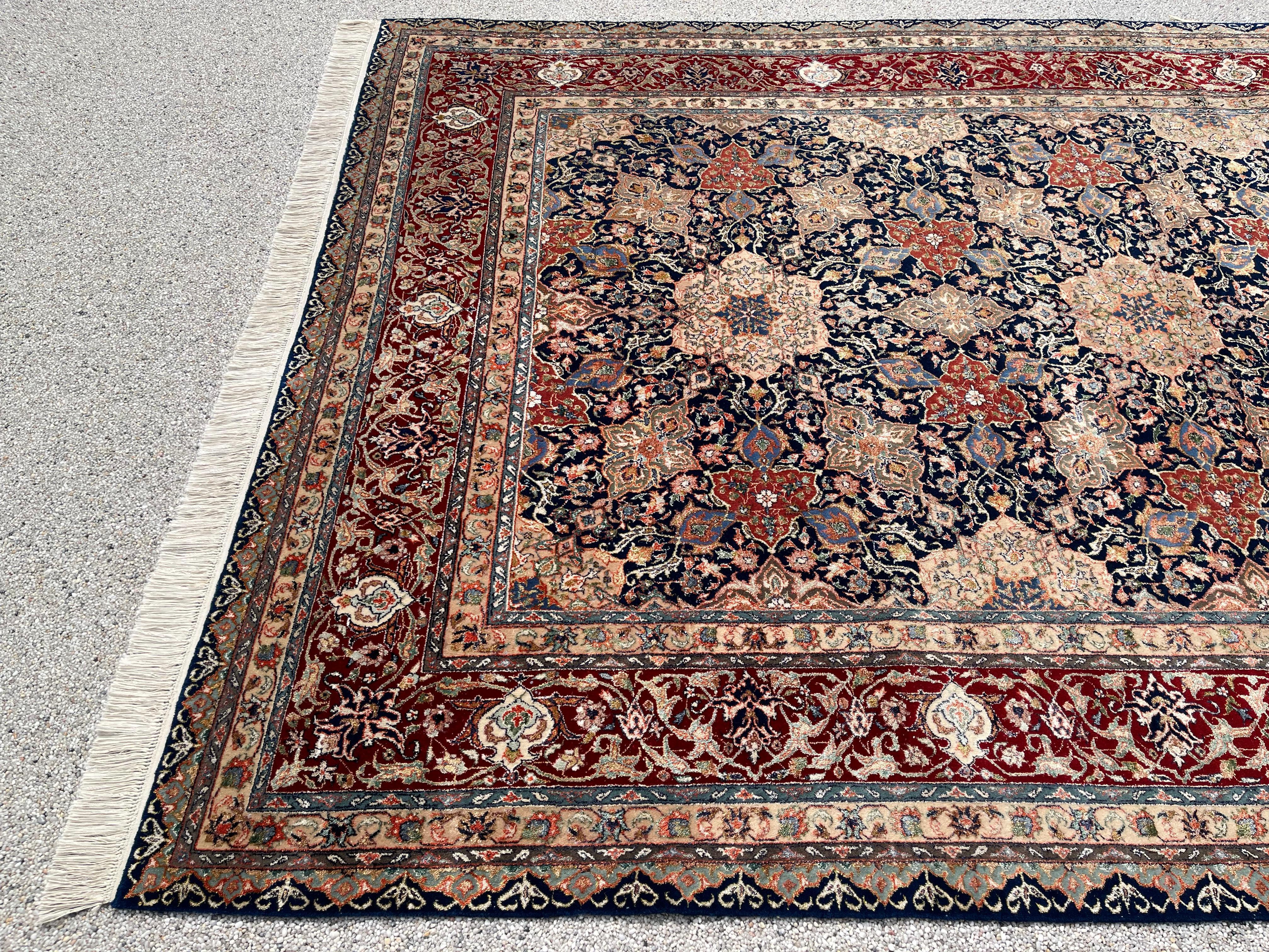 Elegant Persian Rug, Indo-Ispahan in Wool and Silk on Silk, Extra Fine Quality For Sale 2