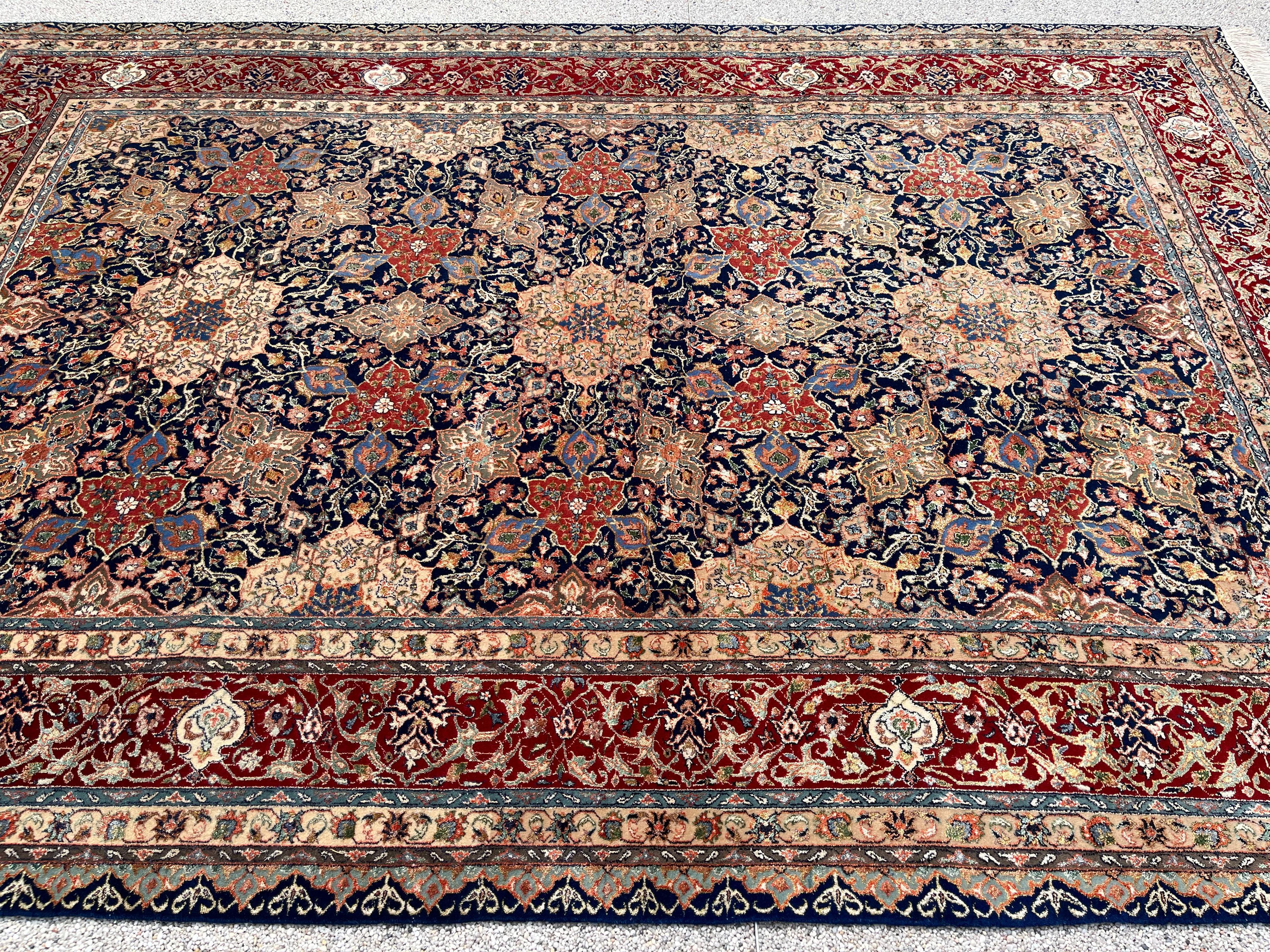 Elegant Persian Rug, Indo-Ispahan in Wool and Silk on Silk, Extra Fine Quality For Sale 3