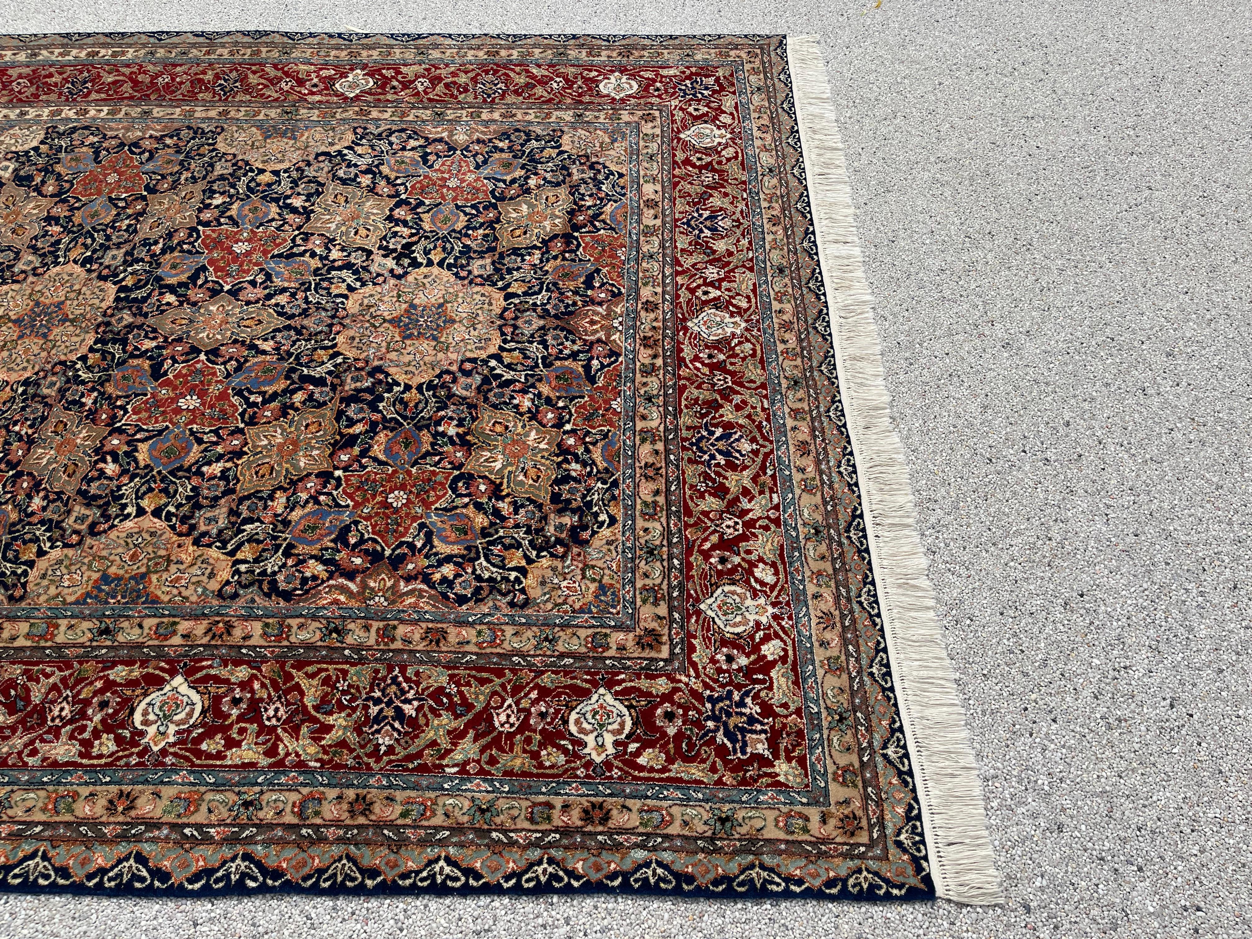 Elegant Persian Rug, Indo-Ispahan in Wool and Silk on Silk, Extra Fine Quality For Sale 4