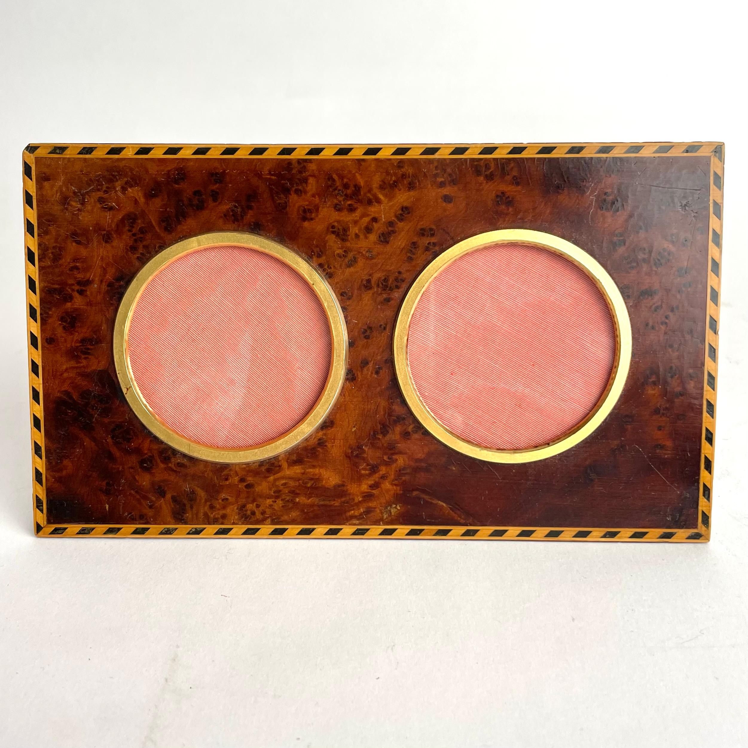 Elegant photo frame in thuja burl and intarsia decor with gilded details from the 1930s. 


Wear consistent with age and use 