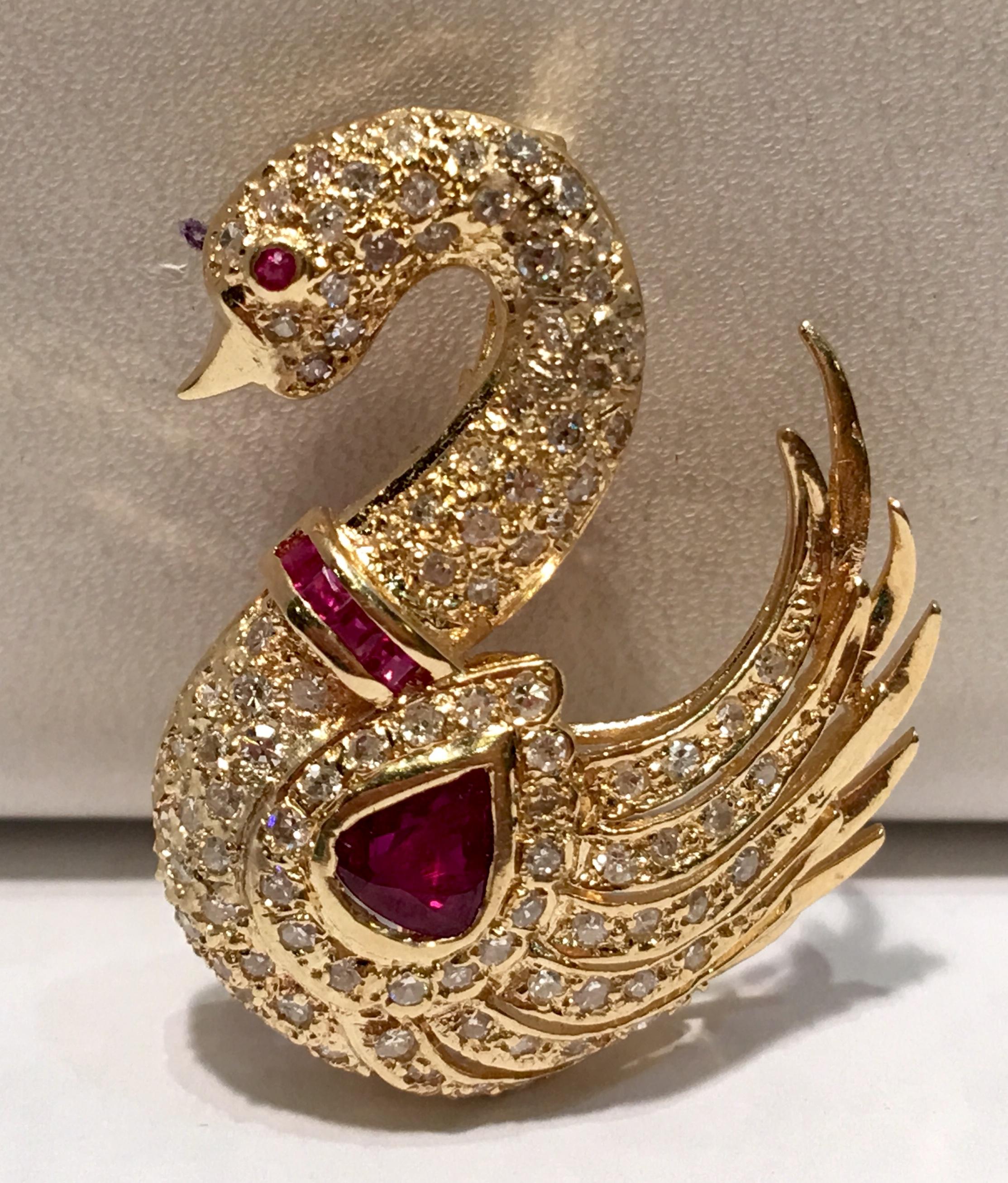 Pear Cut Elegant Pigeon Blood Red Ruby and Diamond Yellow Gold Swan Pendant or Brooch Pin