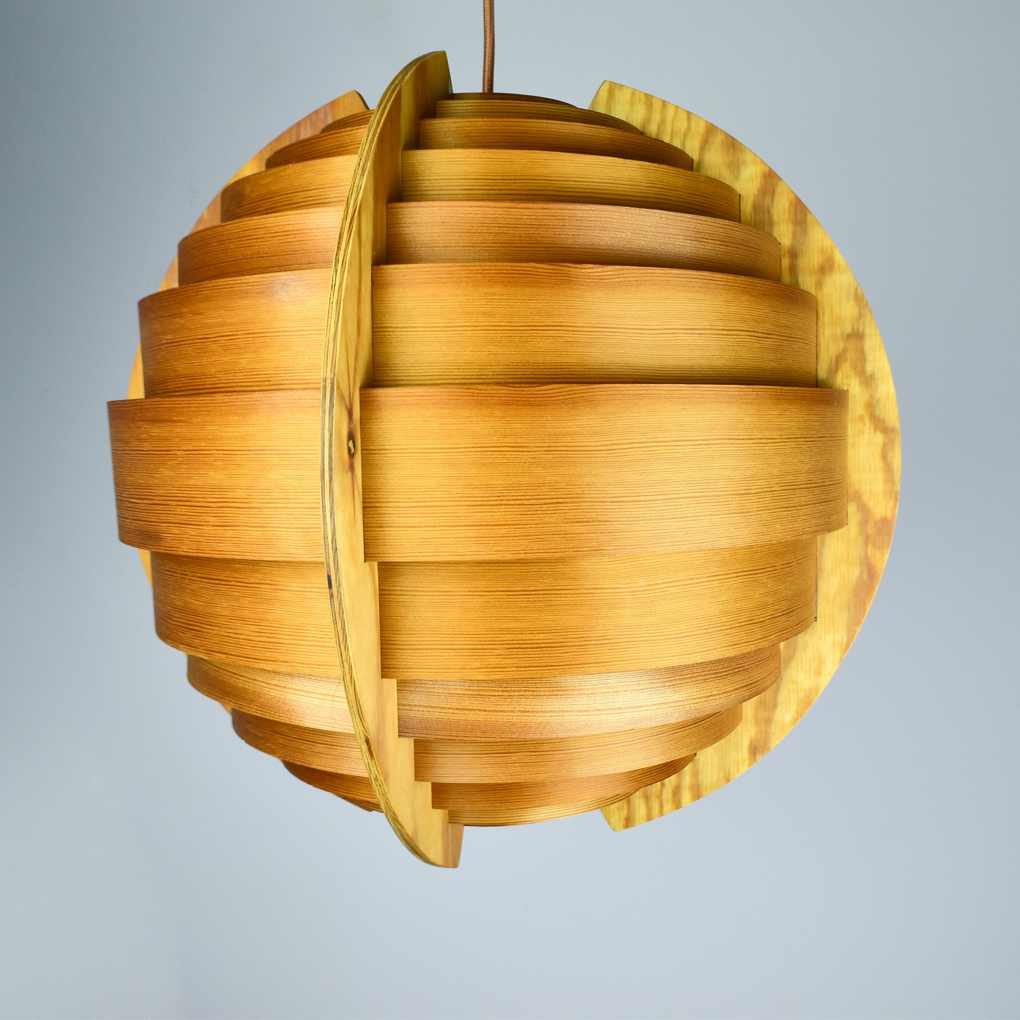 Elegance Pine Pendant Light di Hans-Agne Jakobsson  Ellysett, anni '70 in vendita 1