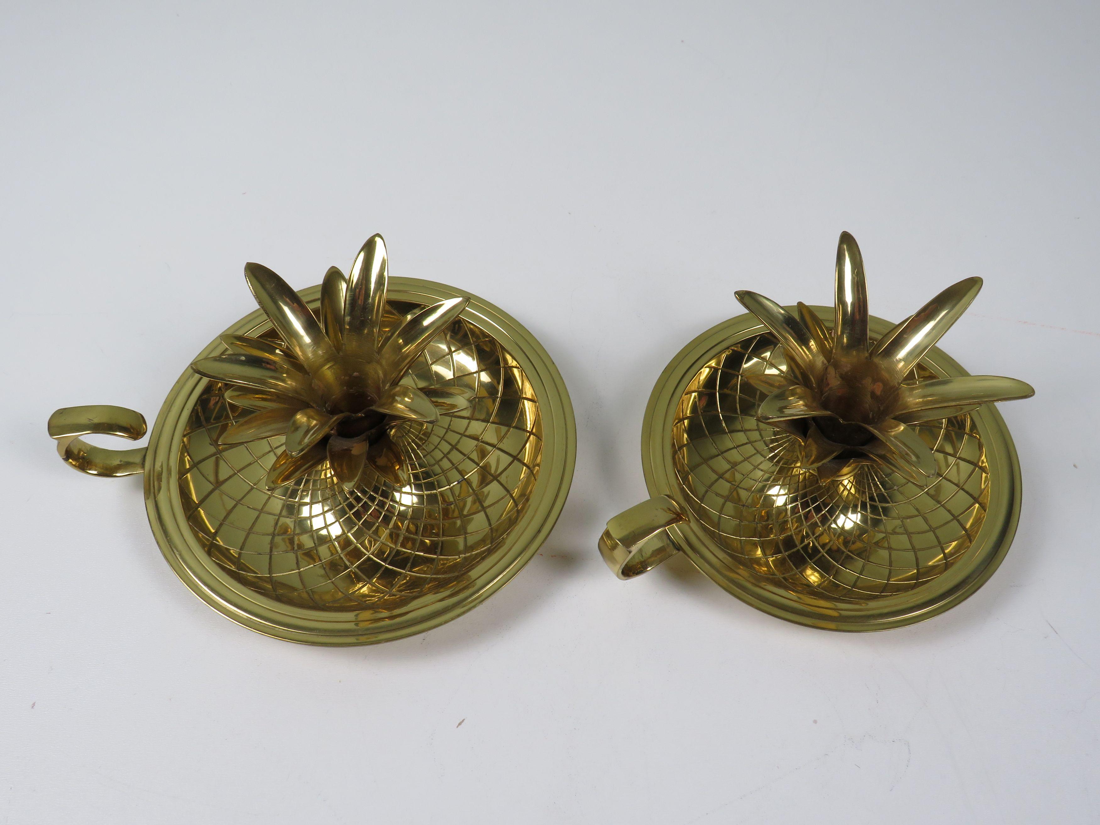 Eleganza dei candelabri ad ananas in ottone laccato 1970 in vendita 2