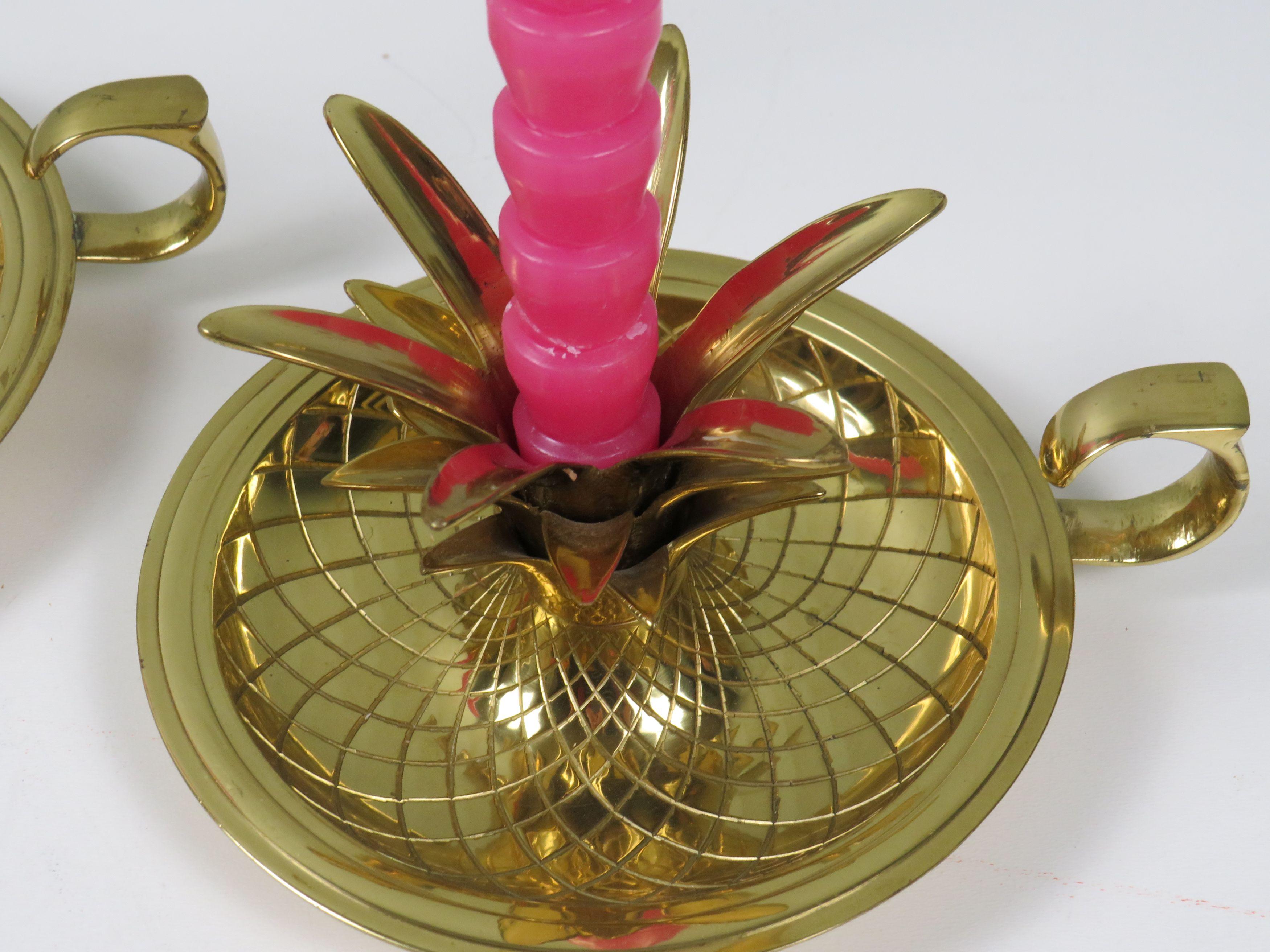 Indiano Eleganza dei candelabri ad ananas in ottone laccato 1970 in vendita