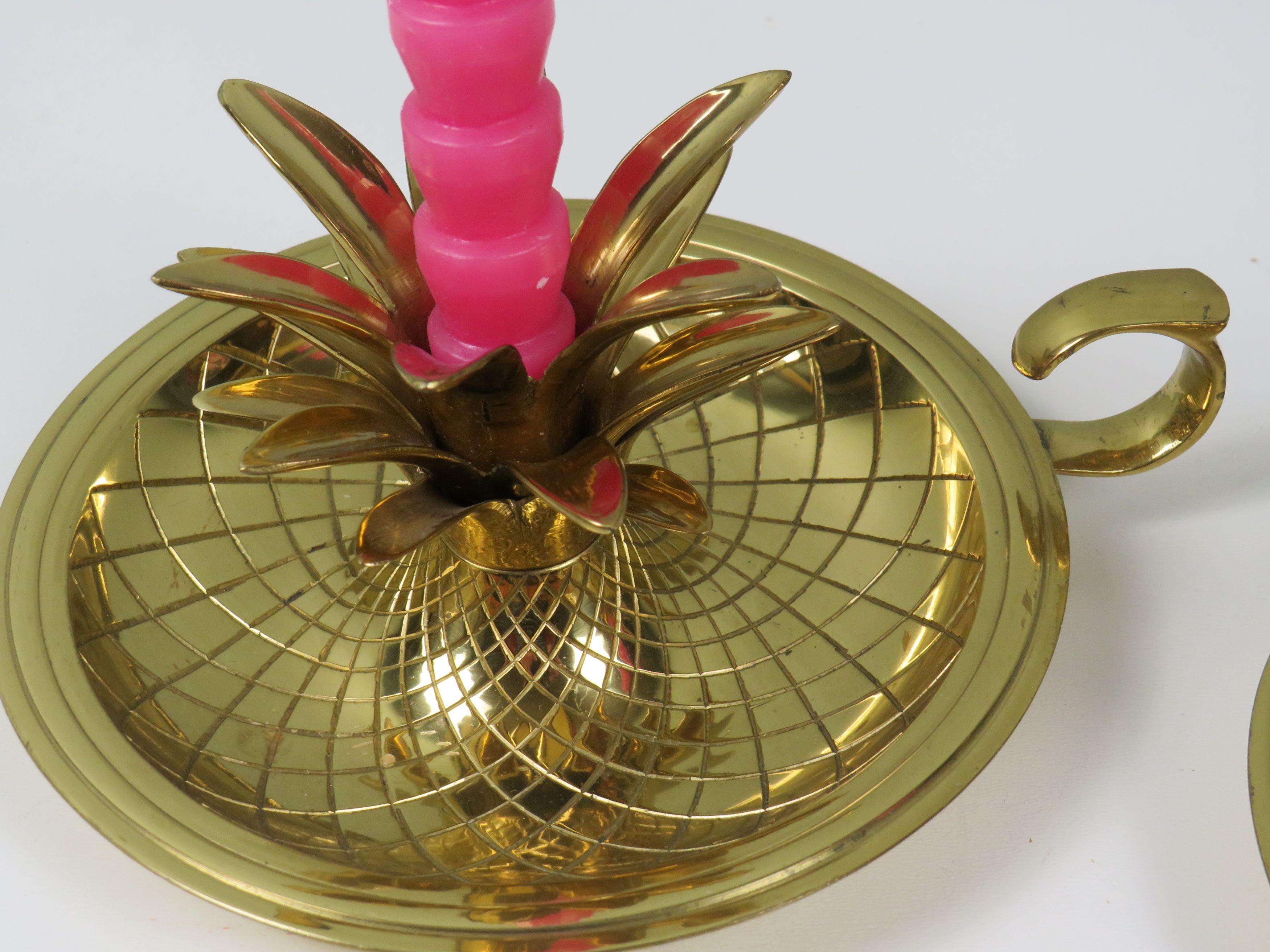 Laccato Eleganza dei candelabri ad ananas in ottone laccato 1970 in vendita