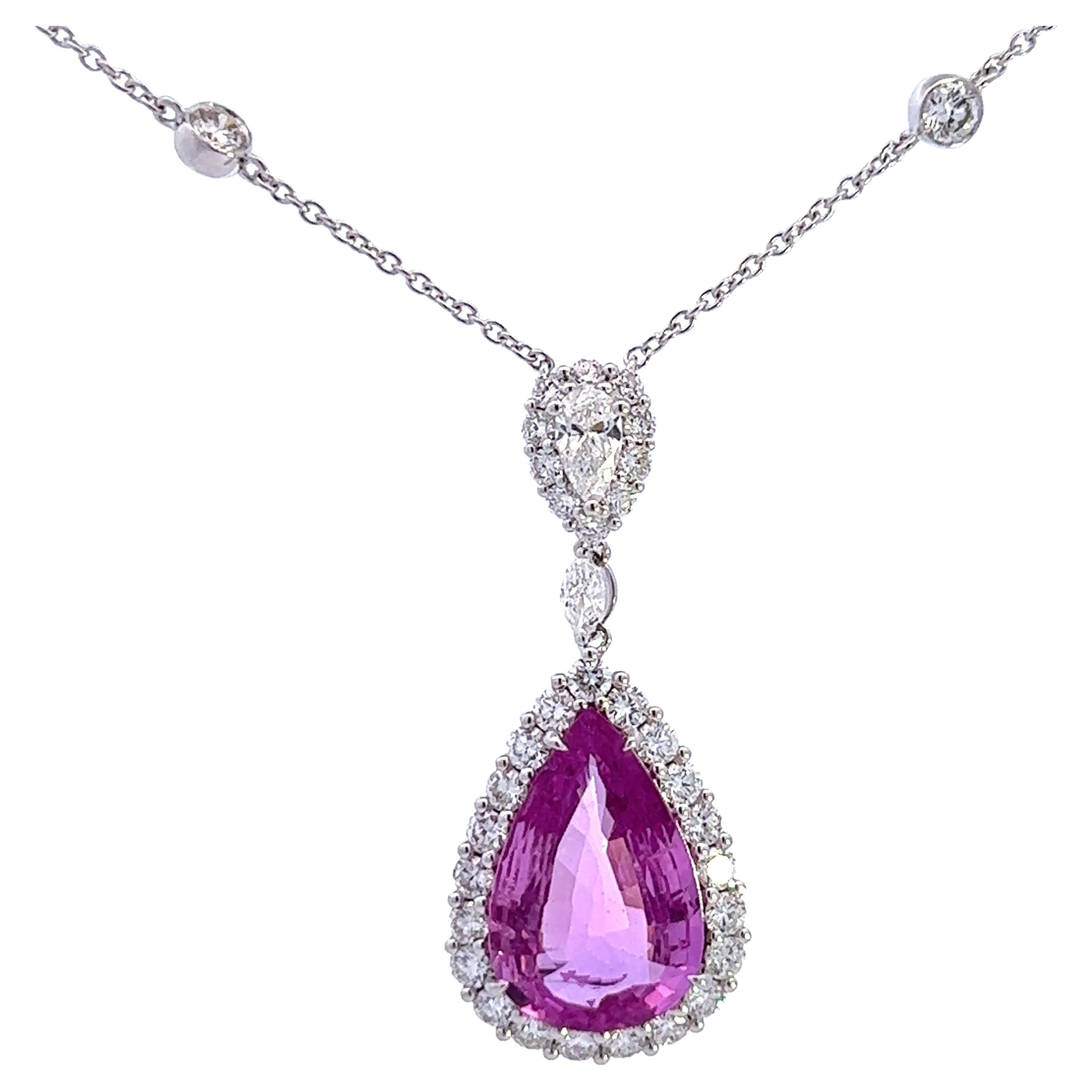 Elegante ciondolo con gemma rosa
