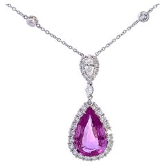 Elegante ciondolo con gemma rosa