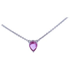 Elegante ciondolo con gemma rosa