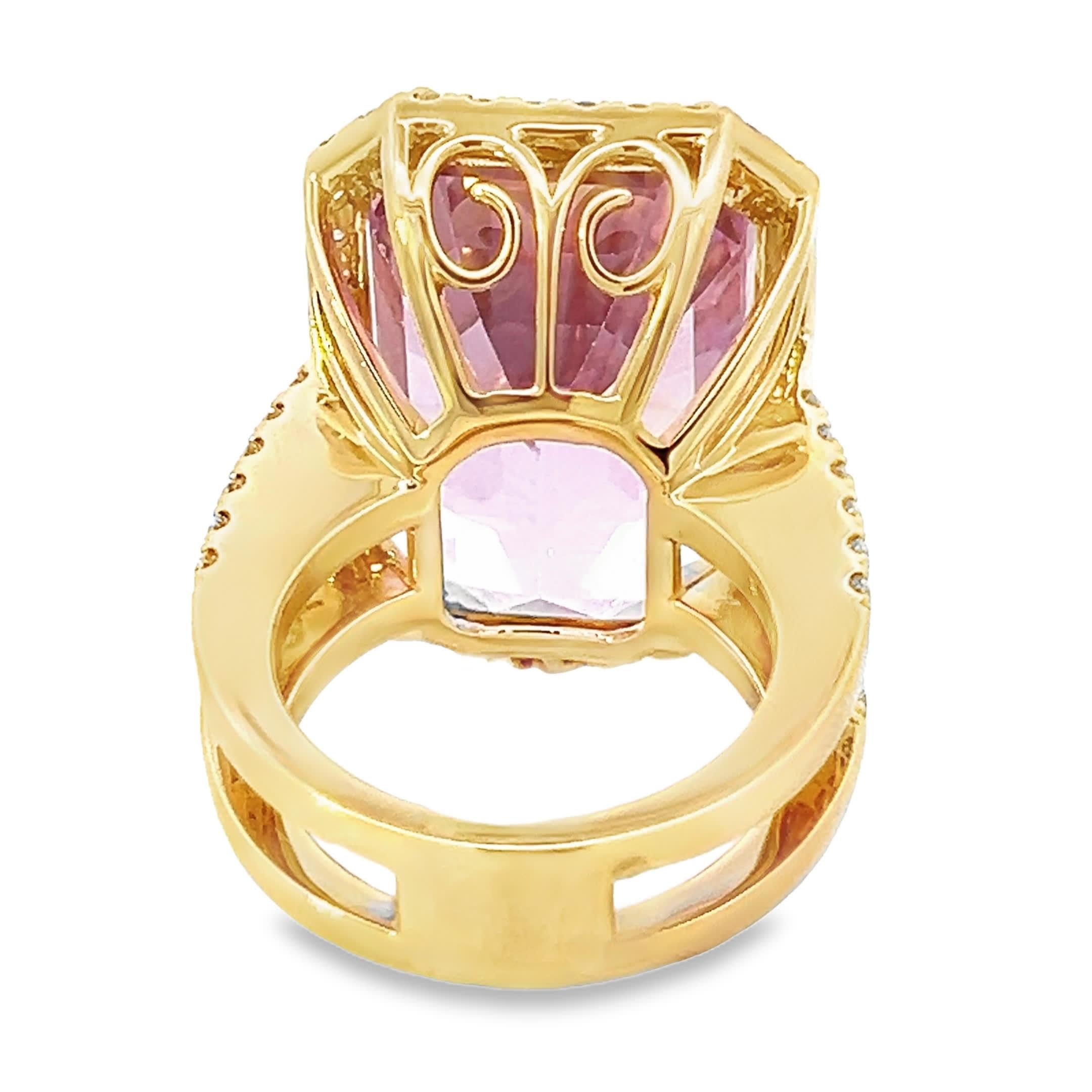 Elegant Pink Gemstone Ring In New Condition For Sale In Great Neck Plaza, NY