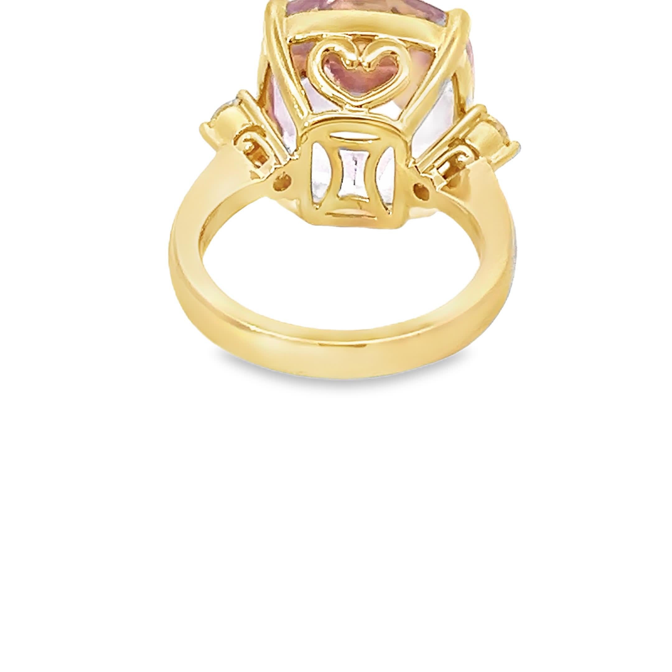 Elegant Pink Gemstone Ring In New Condition For Sale In Great Neck Plaza, NY