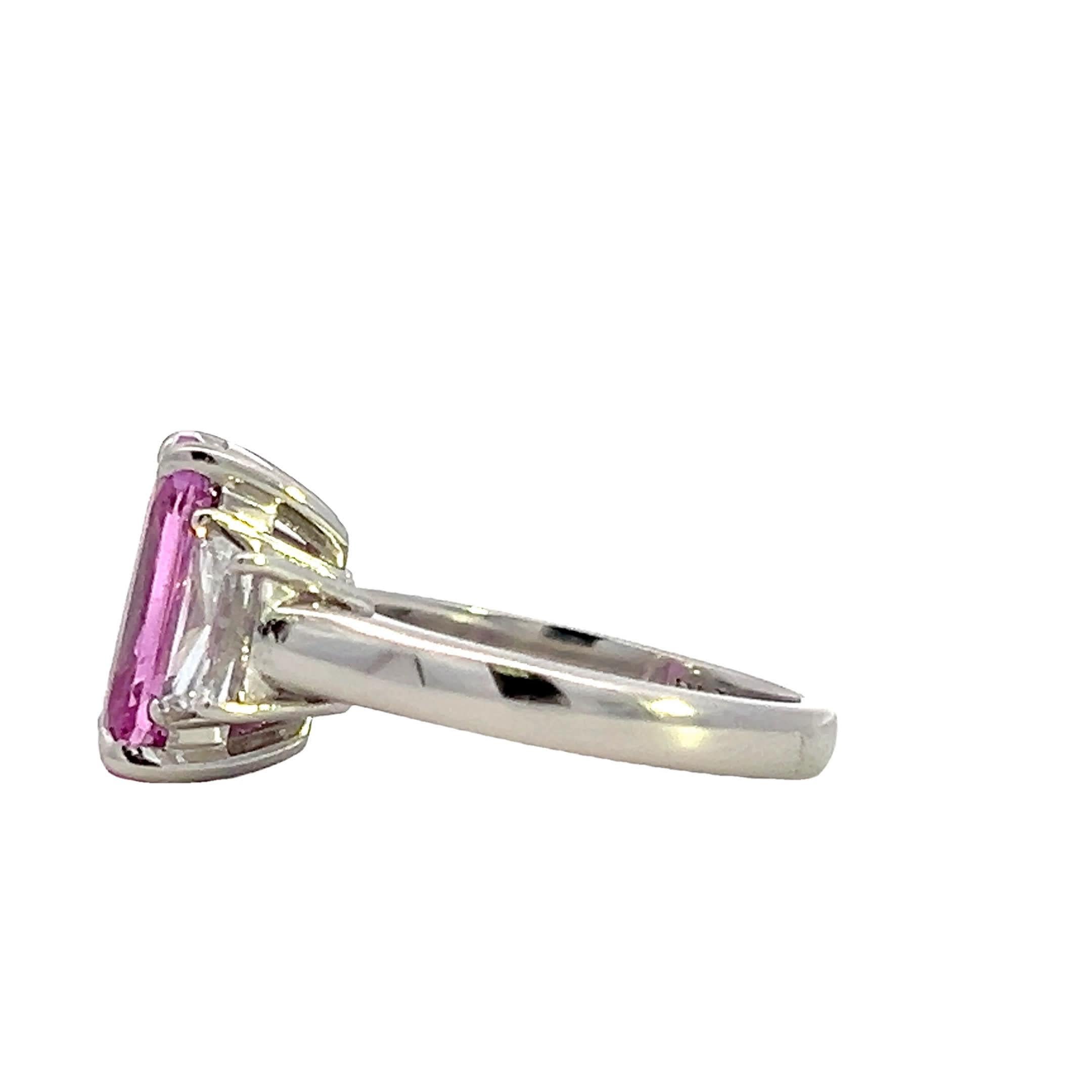 Elegante anello di zaffiro rosa in platino In condizioni Nuovo in vendita a Great Neck Plaza, NY