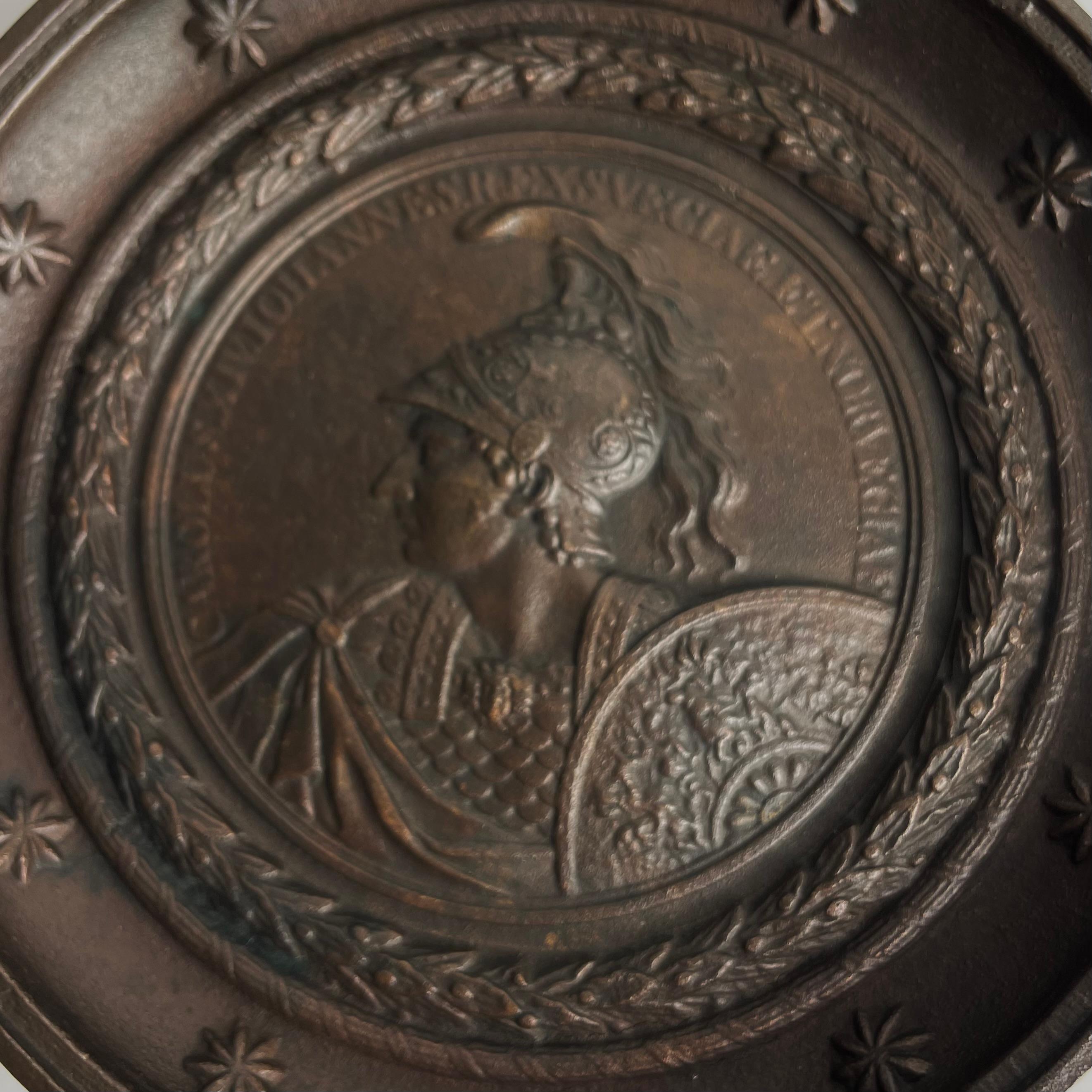 Suédois Élégante plaque en fonte, roi suédois Karl XVI Johan des années 1820 en vente