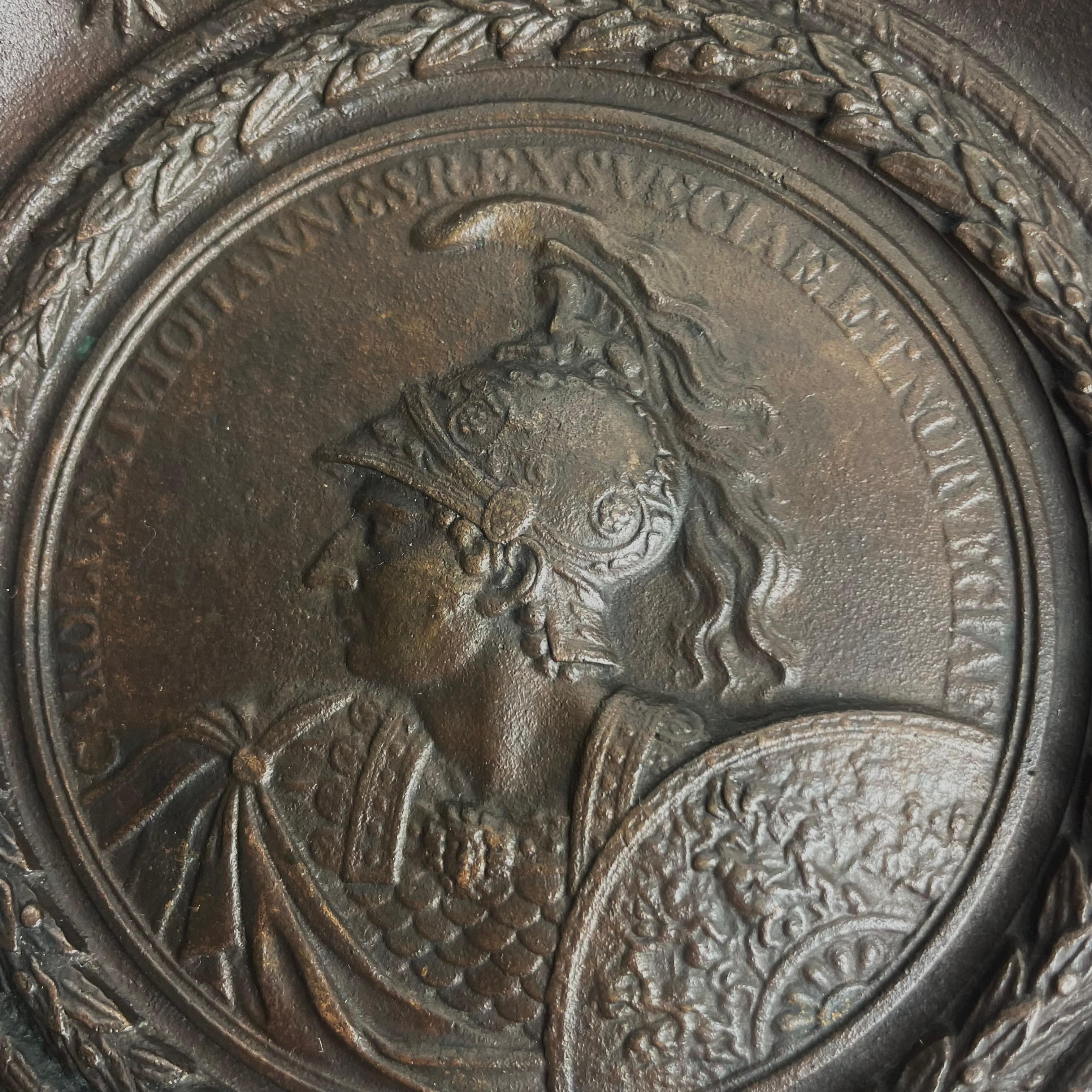 Moulage Élégante plaque en fonte, roi suédois Karl XVI Johan des années 1820 en vente