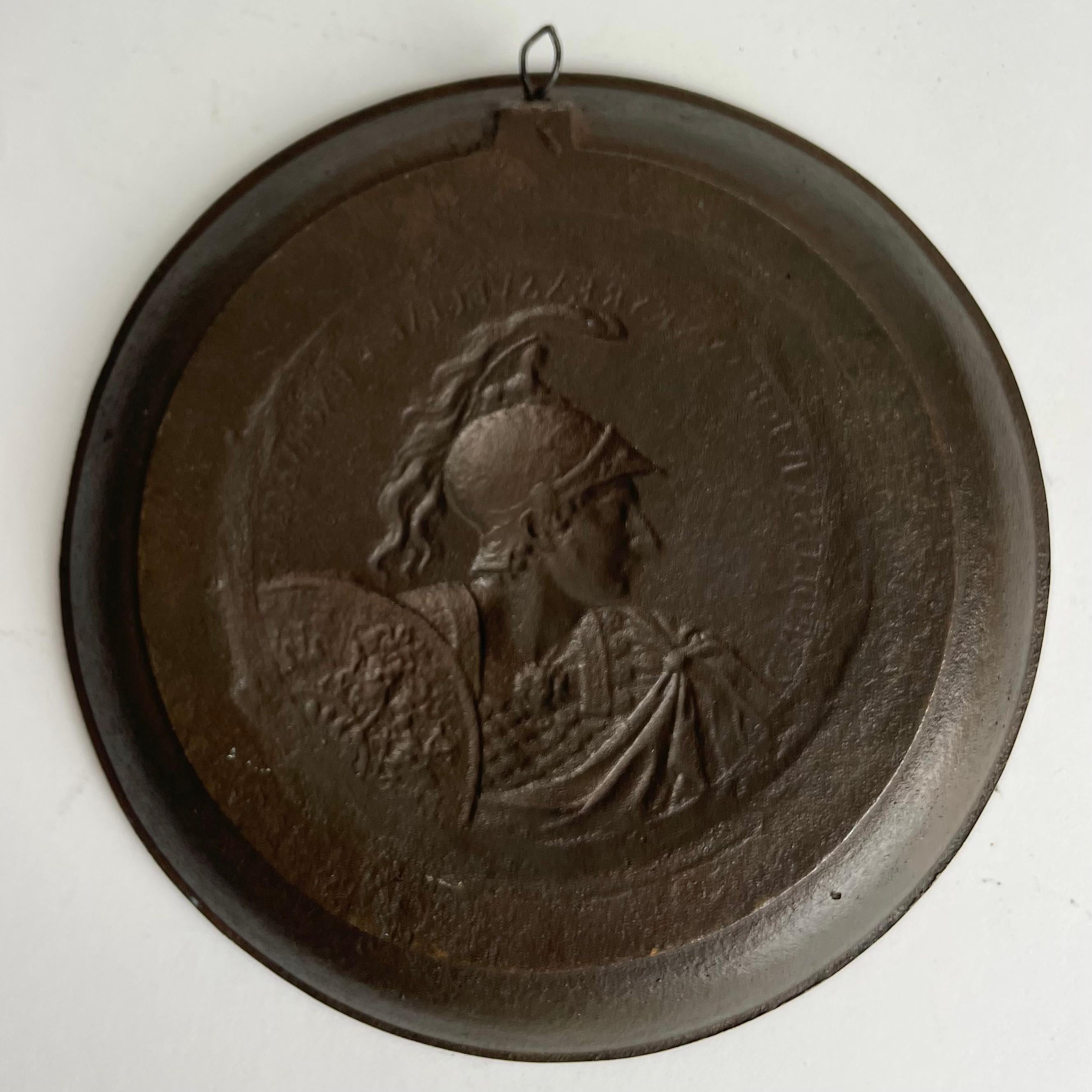 Début du XIXe siècle Élégante plaque en fonte, roi suédois Karl XVI Johan des années 1820 en vente