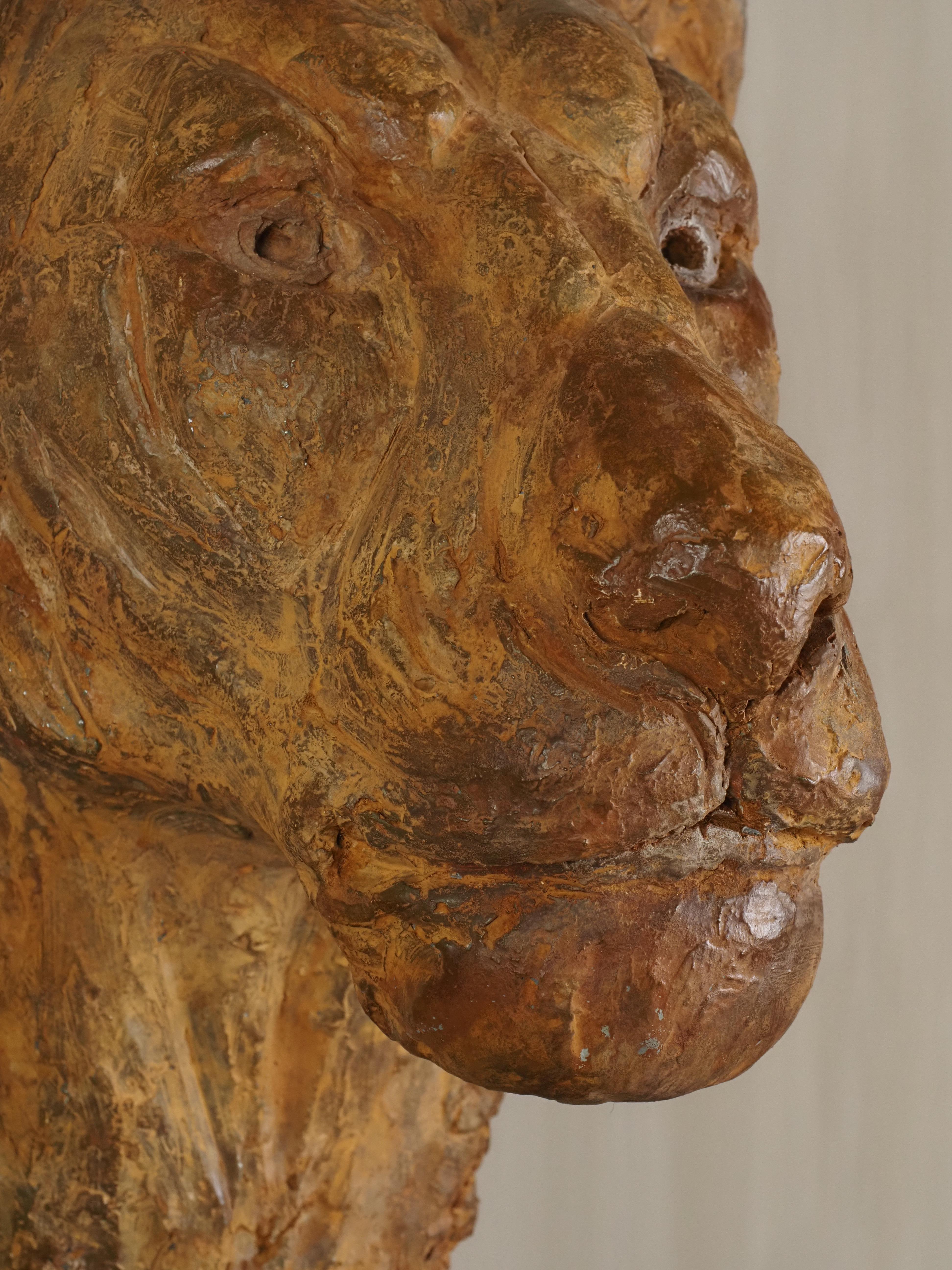 Elegante escultura de escayola con cabeza de león de Carine Laeveren en venta 9