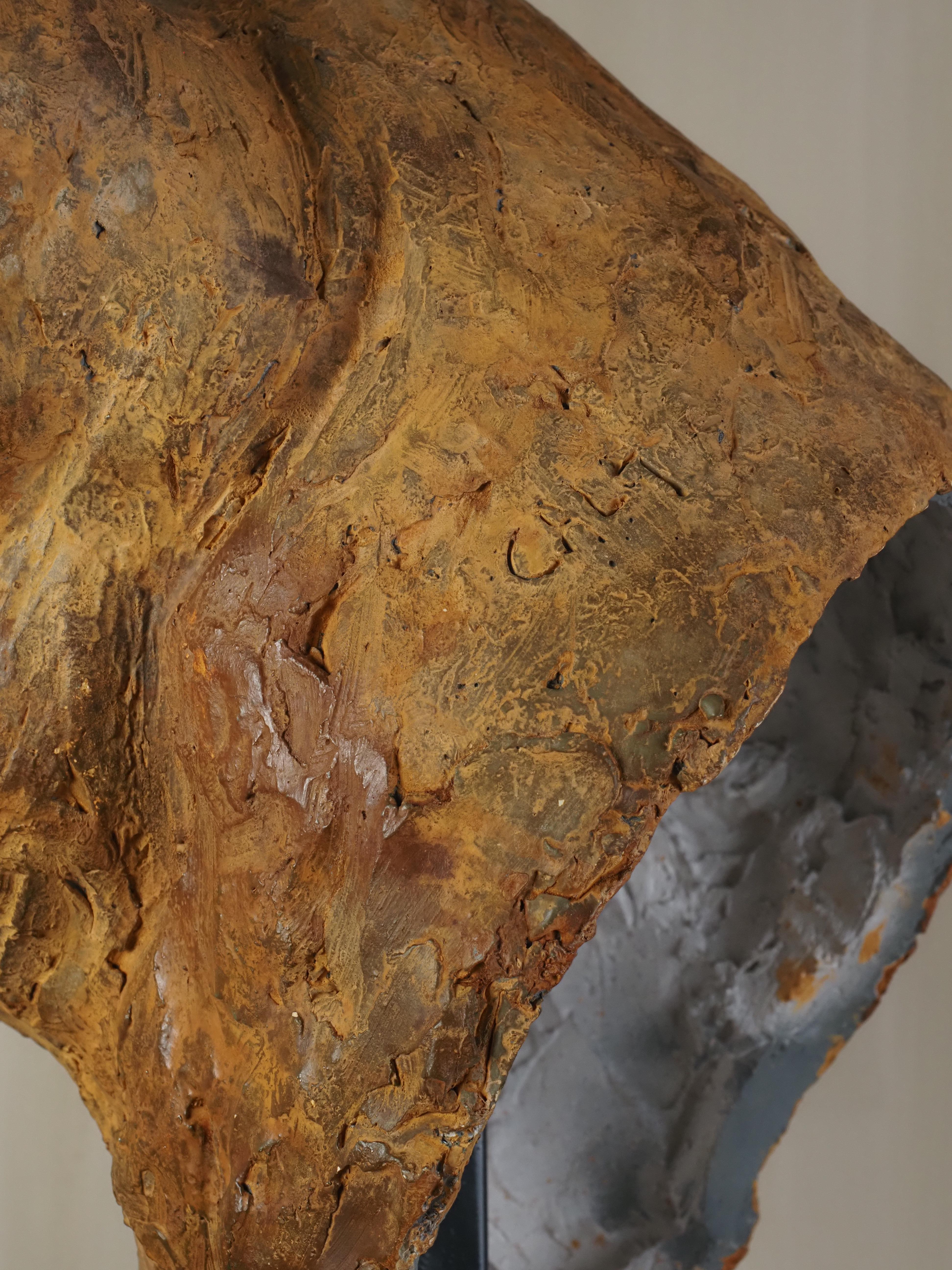 Elegante escultura de escayola con cabeza de león de Carine Laeveren en venta 12