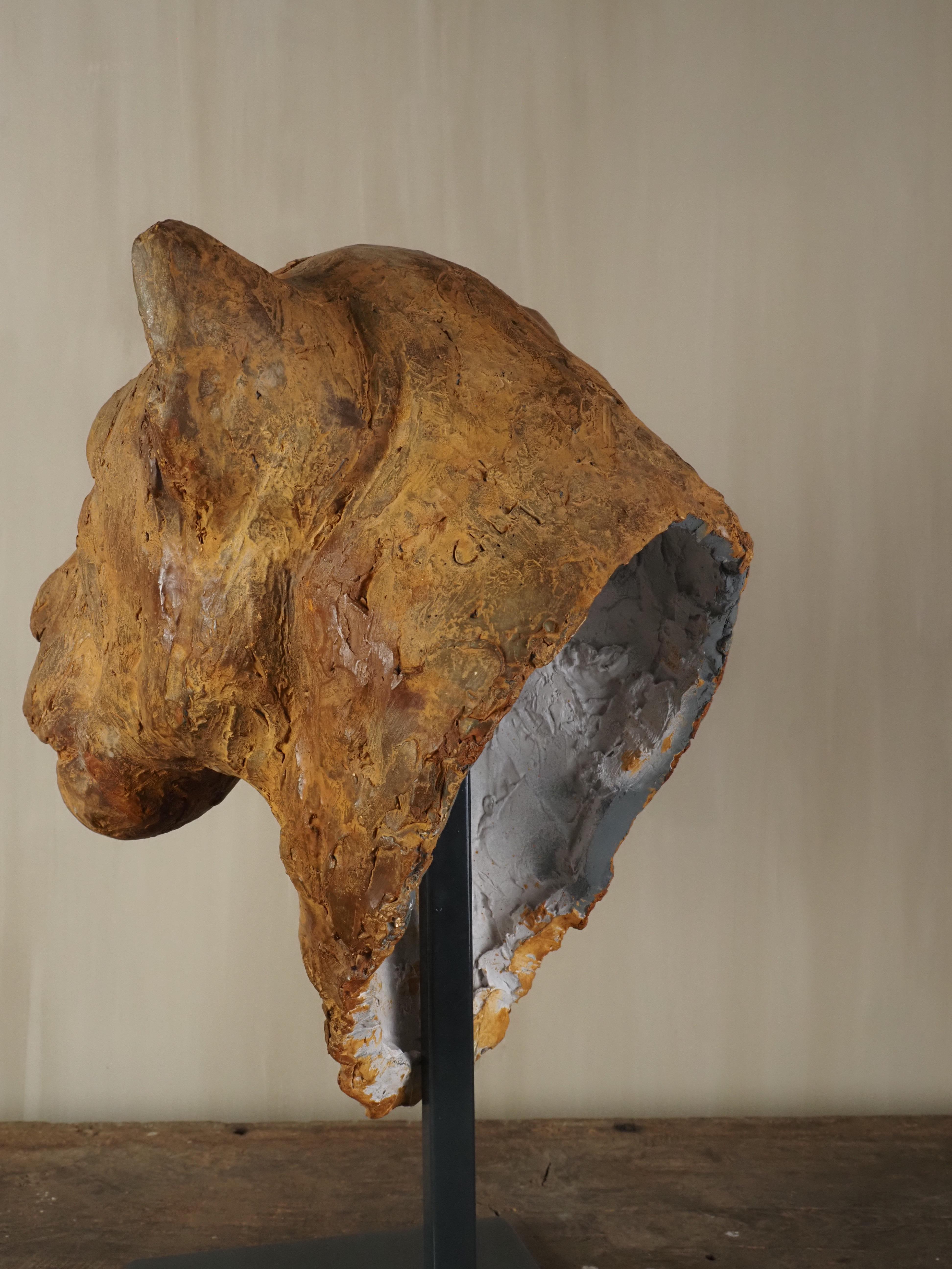 Elegante escultura de escayola con cabeza de león de Carine Laeveren en venta 14