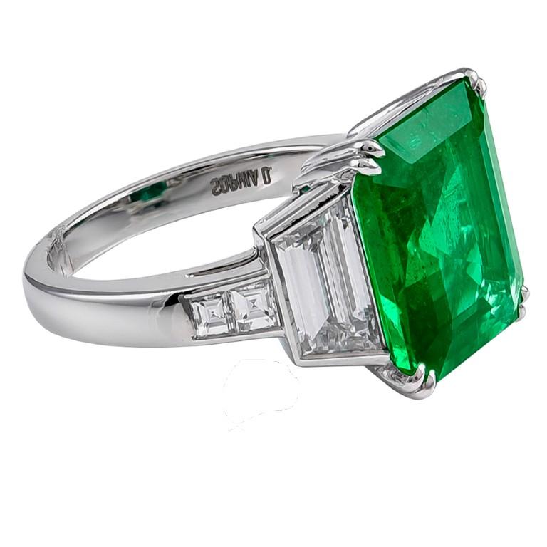 Sophia D. 5,21 Karat Smaragd- und Diamantring aus Platin (Baguetteschliff)