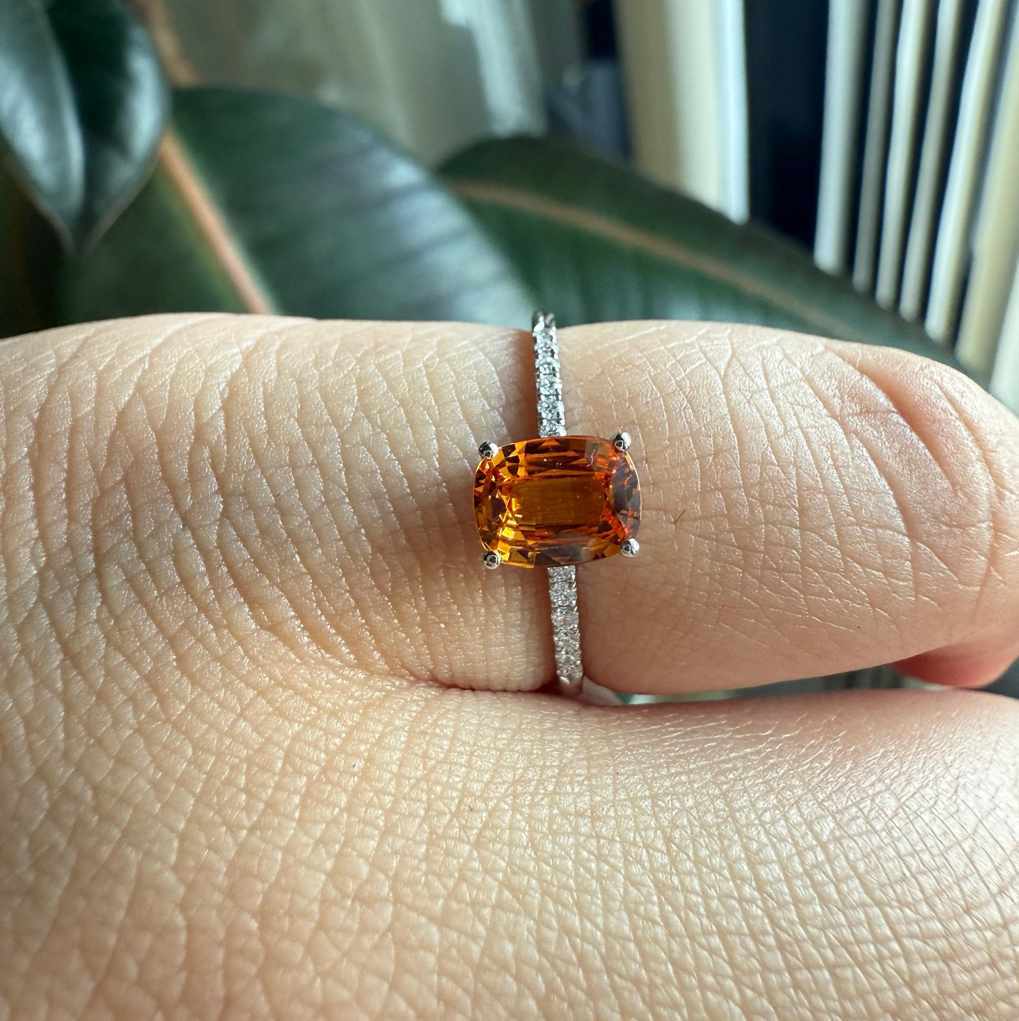 Elegant Platinum 950 Ring with Spessartite Garnet and Natural Diamonds For Sale 2